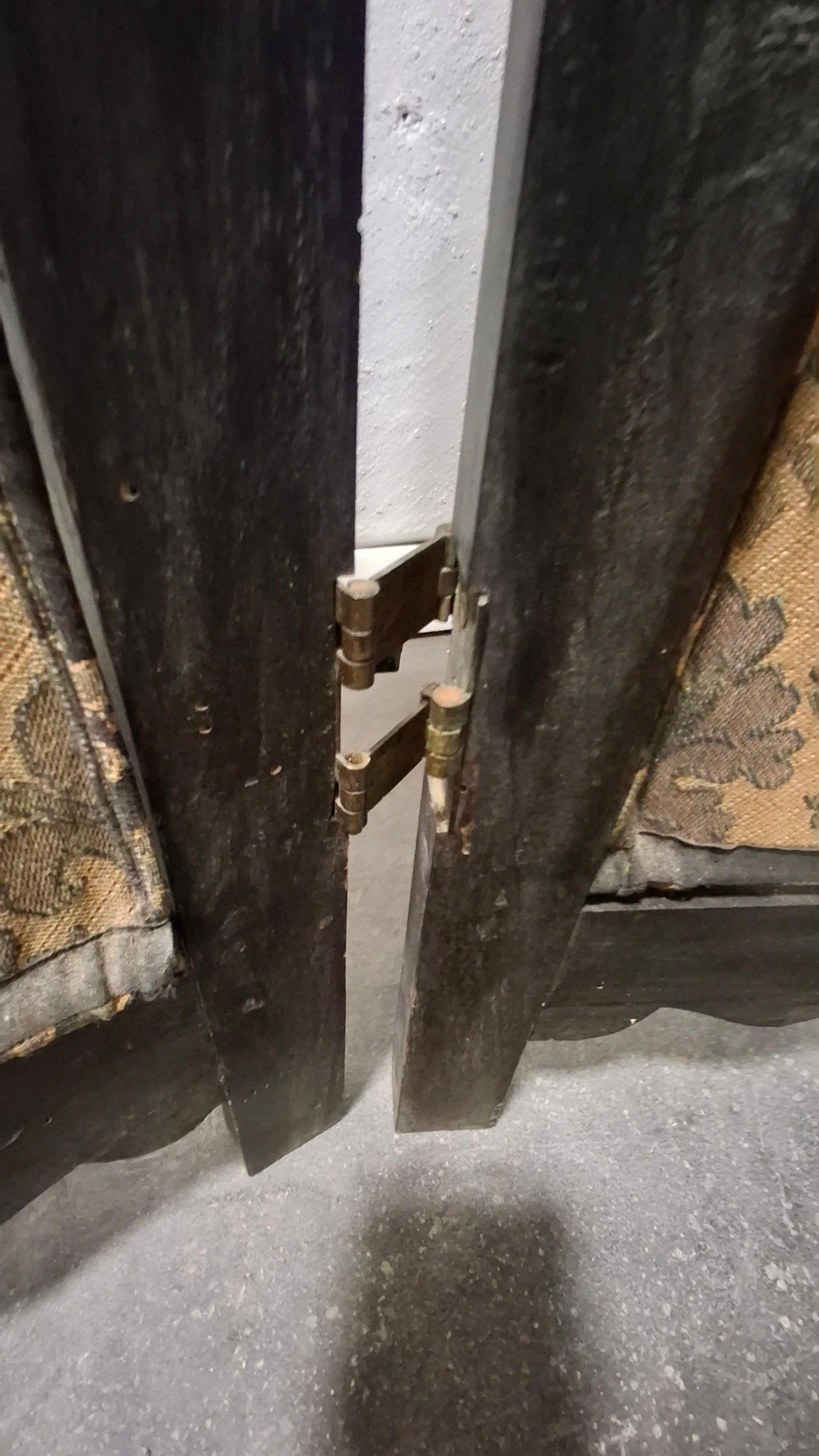 Séparateur de pièce antique en bois sculpté à la main en vente 7