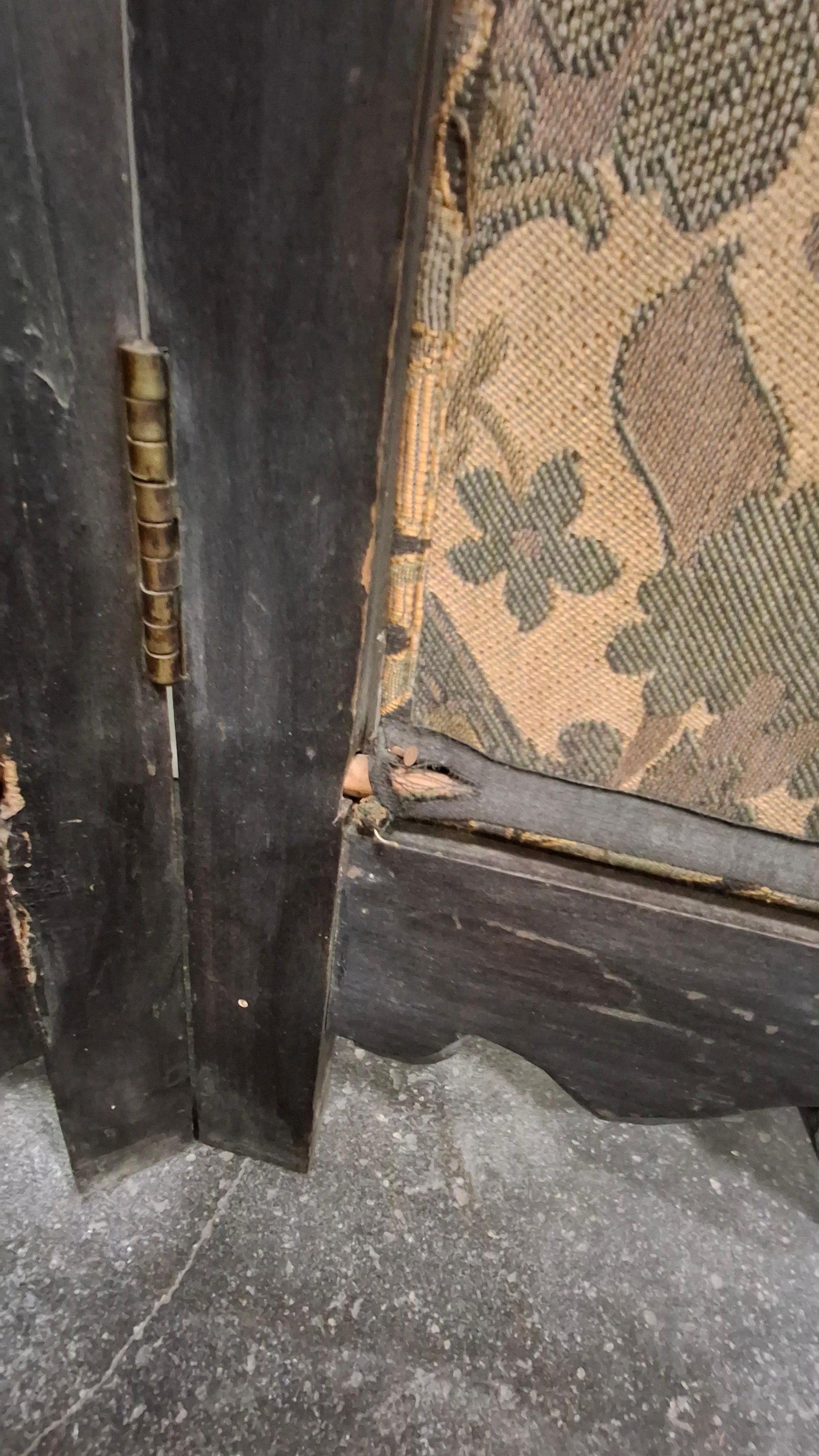 Séparateur de pièce antique en bois sculpté à la main en vente 8