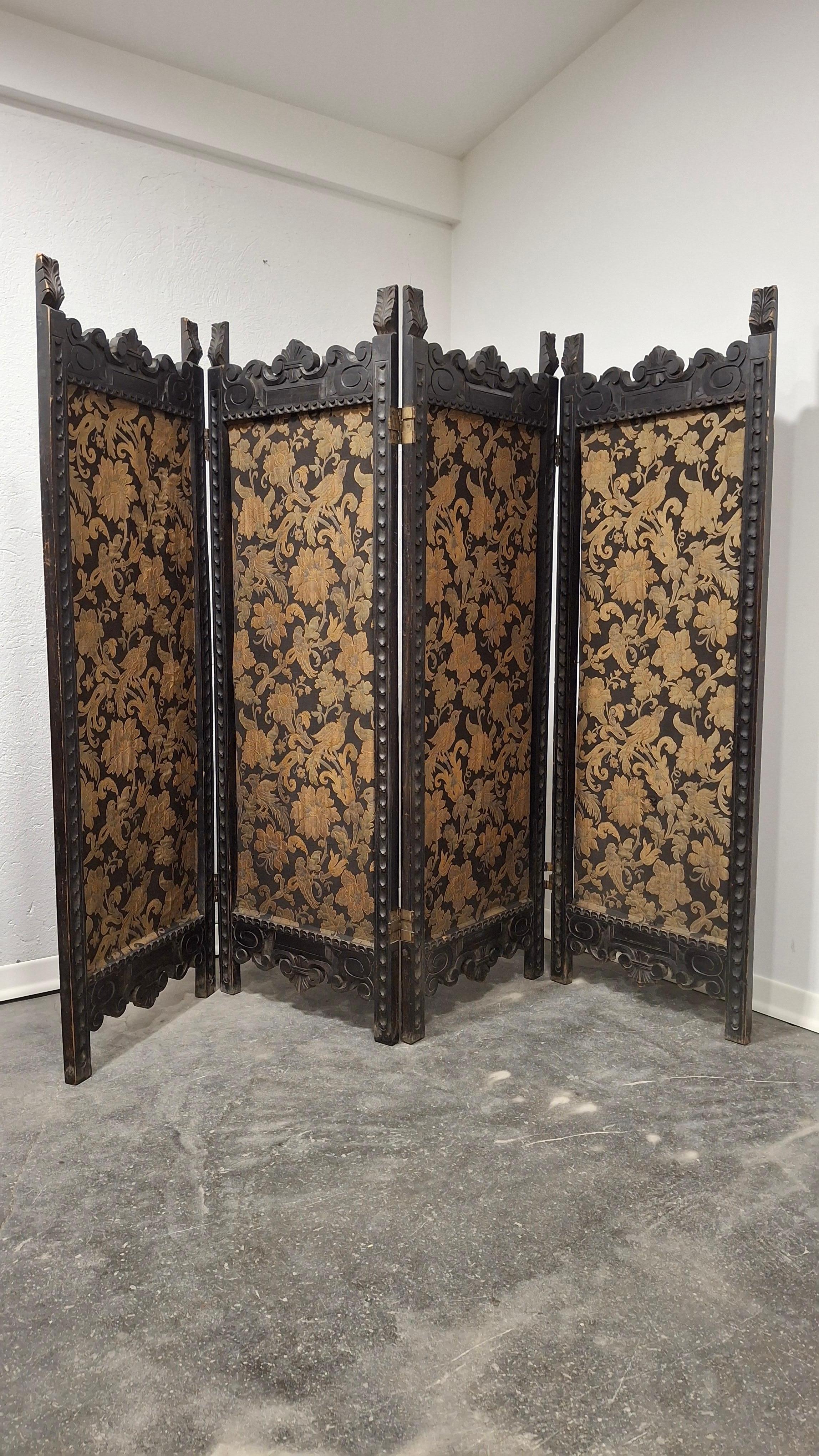 Victorien Séparateur de pièce antique en bois sculpté à la main en vente