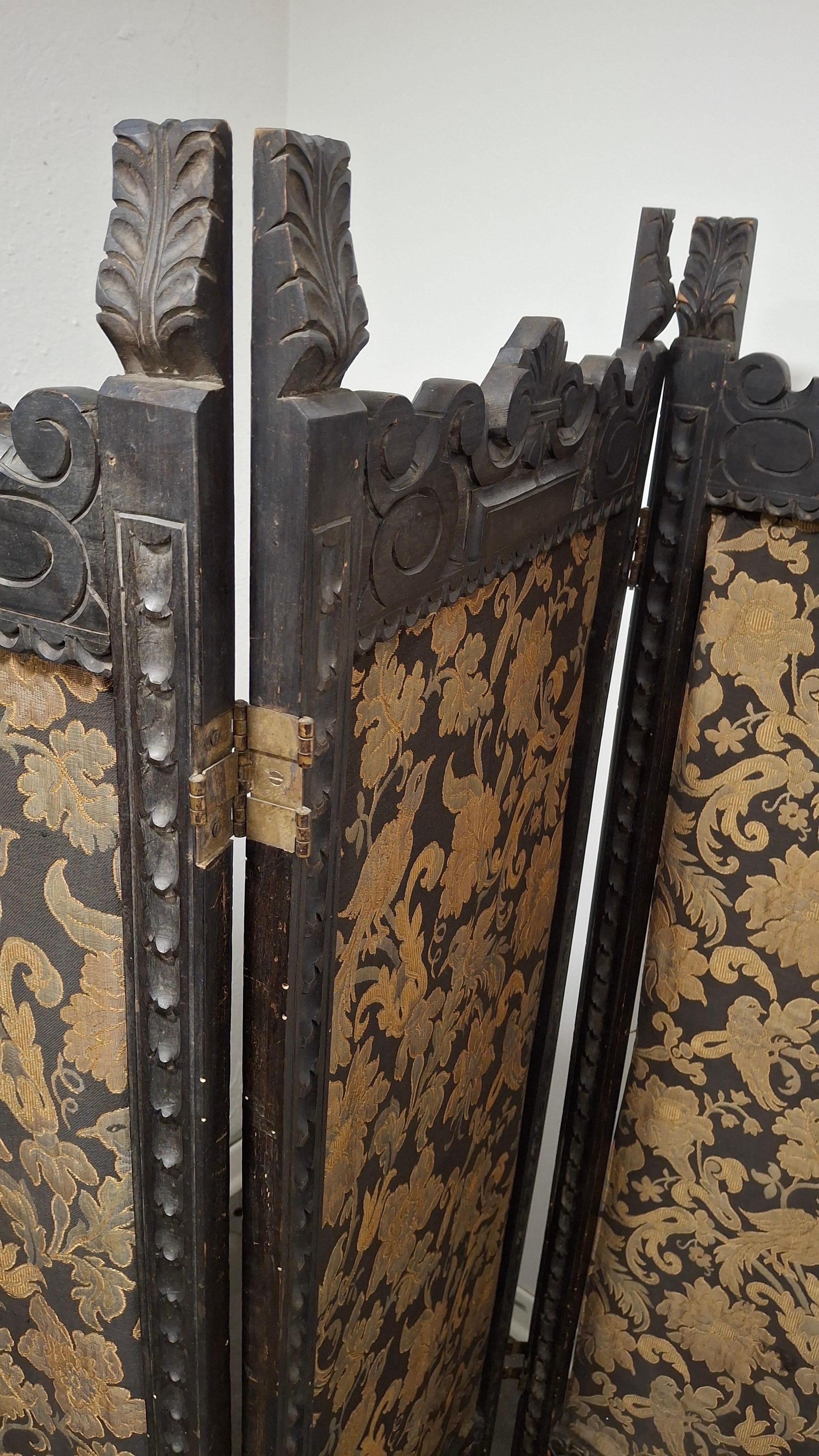 italien Séparateur de pièce antique en bois sculpté à la main en vente