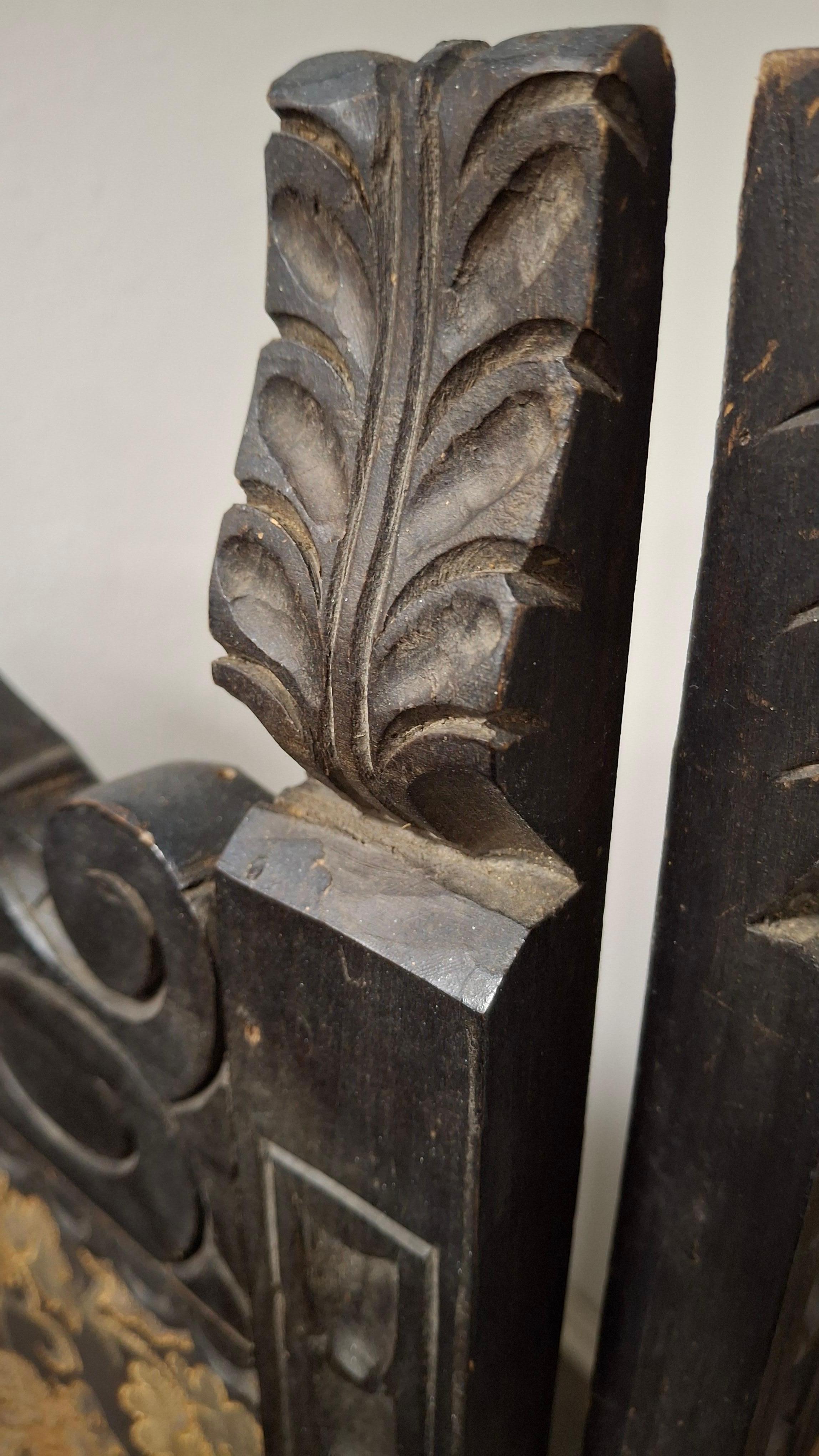 Sculpté à la main Séparateur de pièce antique en bois sculpté à la main en vente