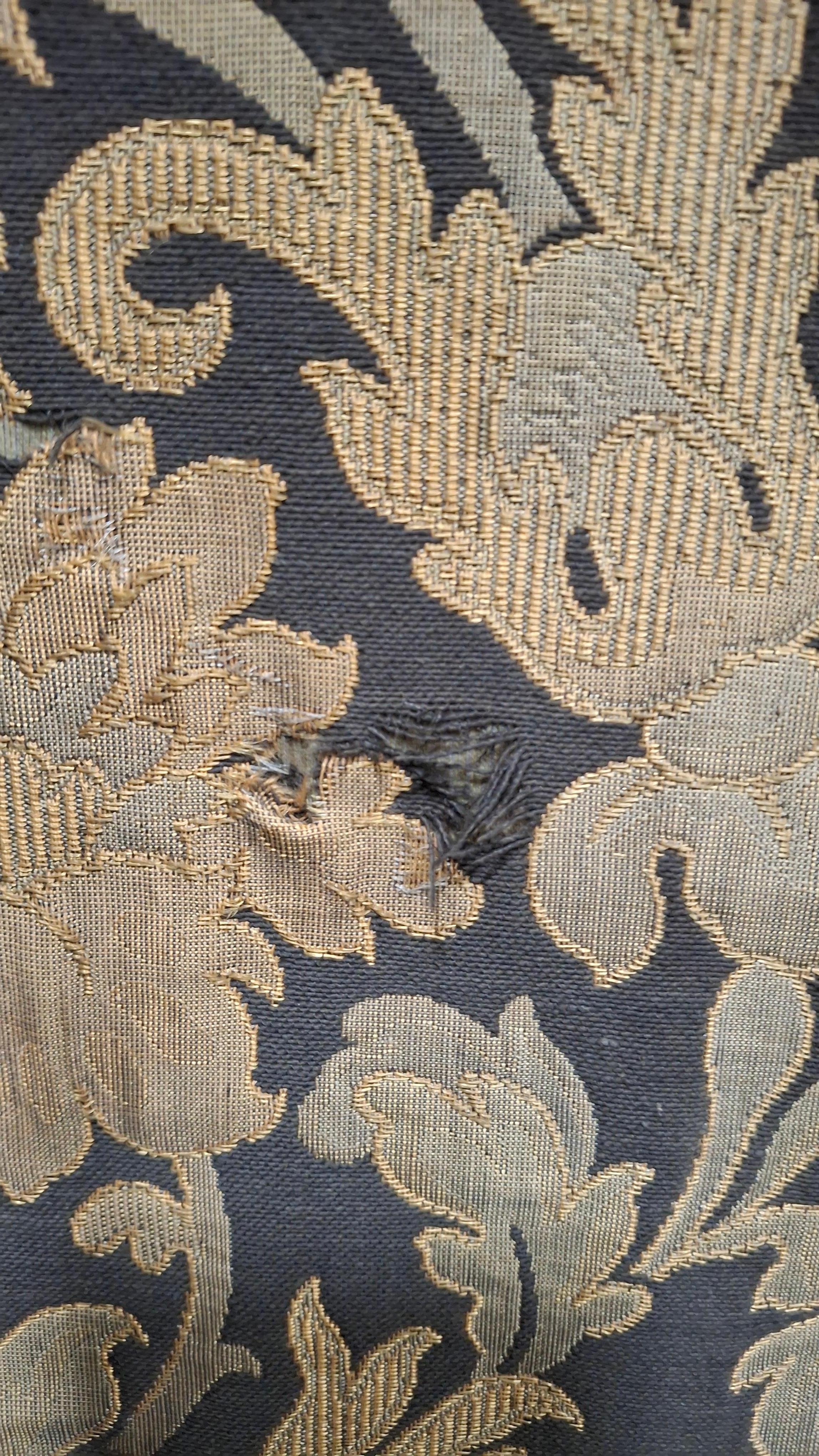 Laiton Séparateur de pièce antique en bois sculpté à la main en vente