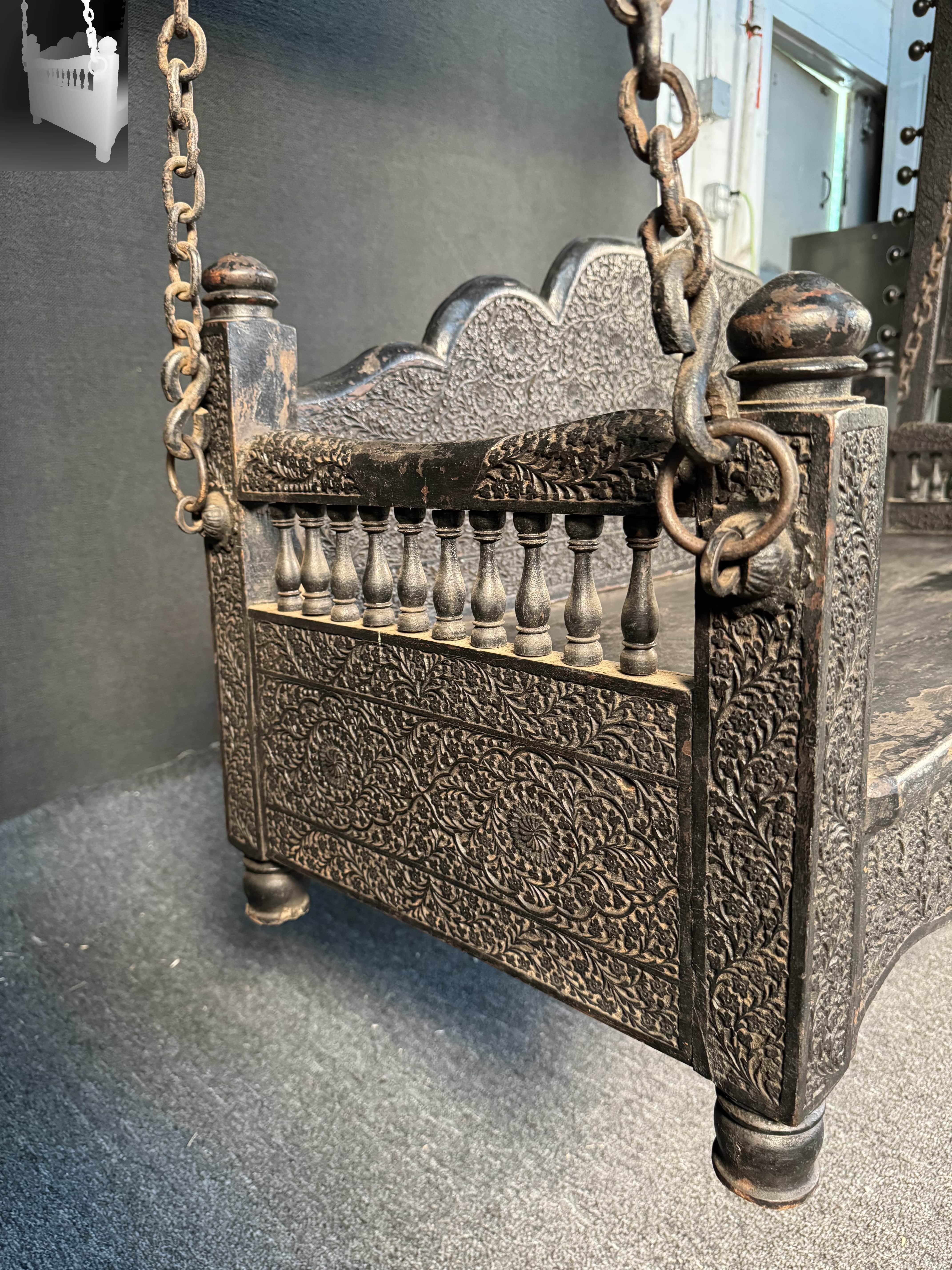 Balançoire antique en bois sculpté à la main en vente 6