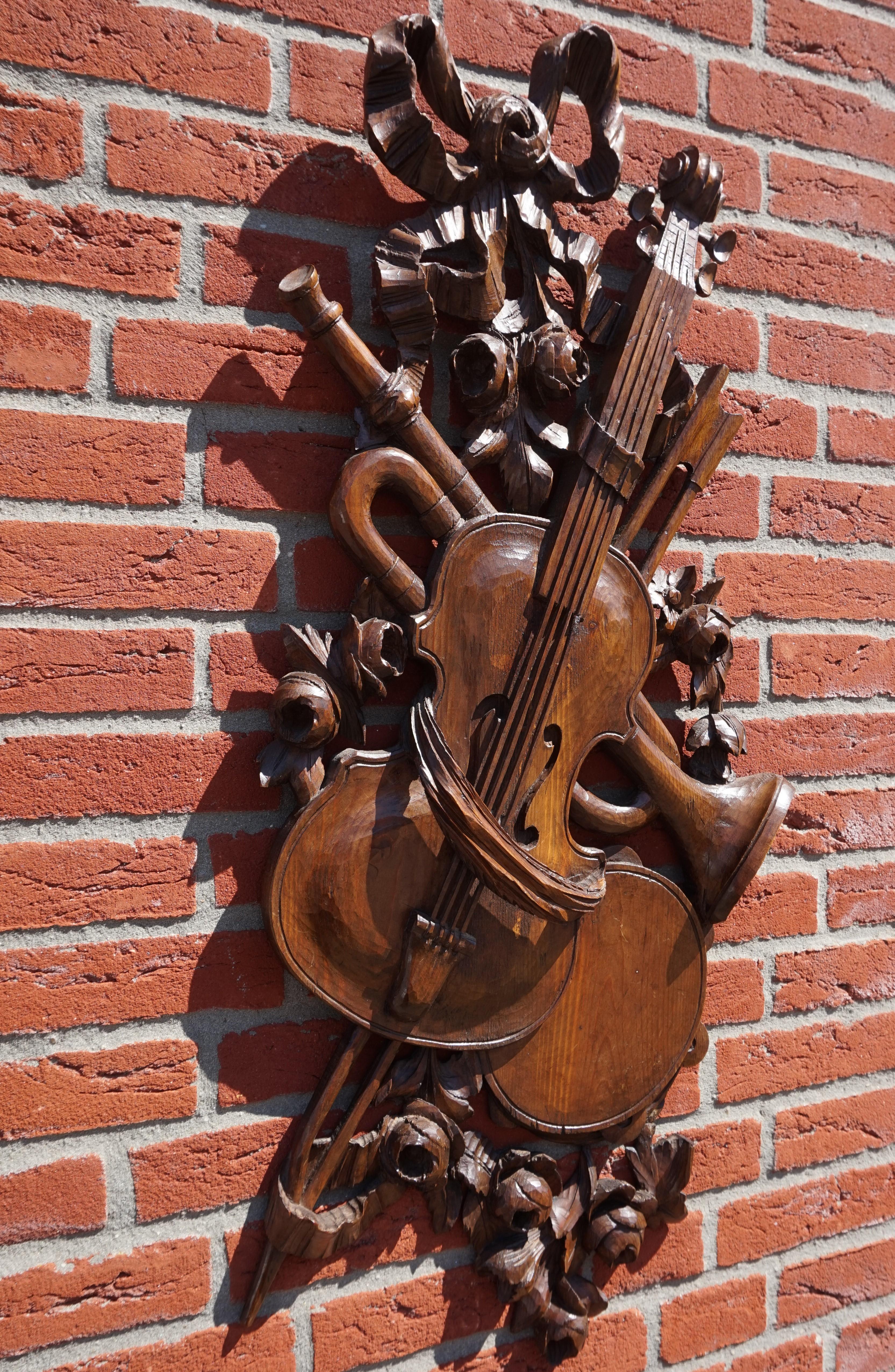 Antique Hand Carved Wooden Violin / Fiddle, Trumpet & Tambourine Wall Sculpture In Excellent Condition In Lisse, NL