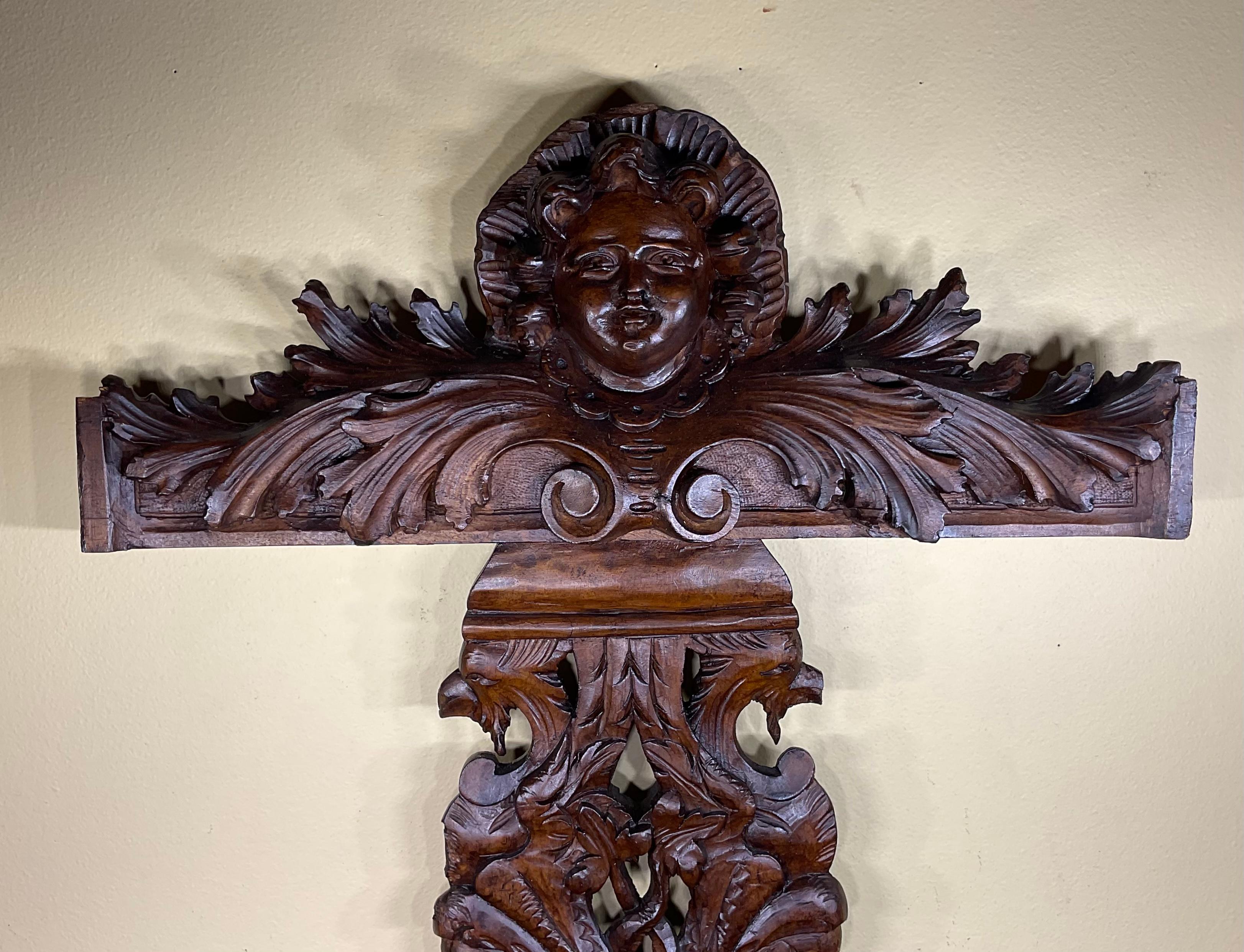Antique Hand Carving Italian Wood Wall Hanging In Good Condition For Sale In Delray Beach, FL