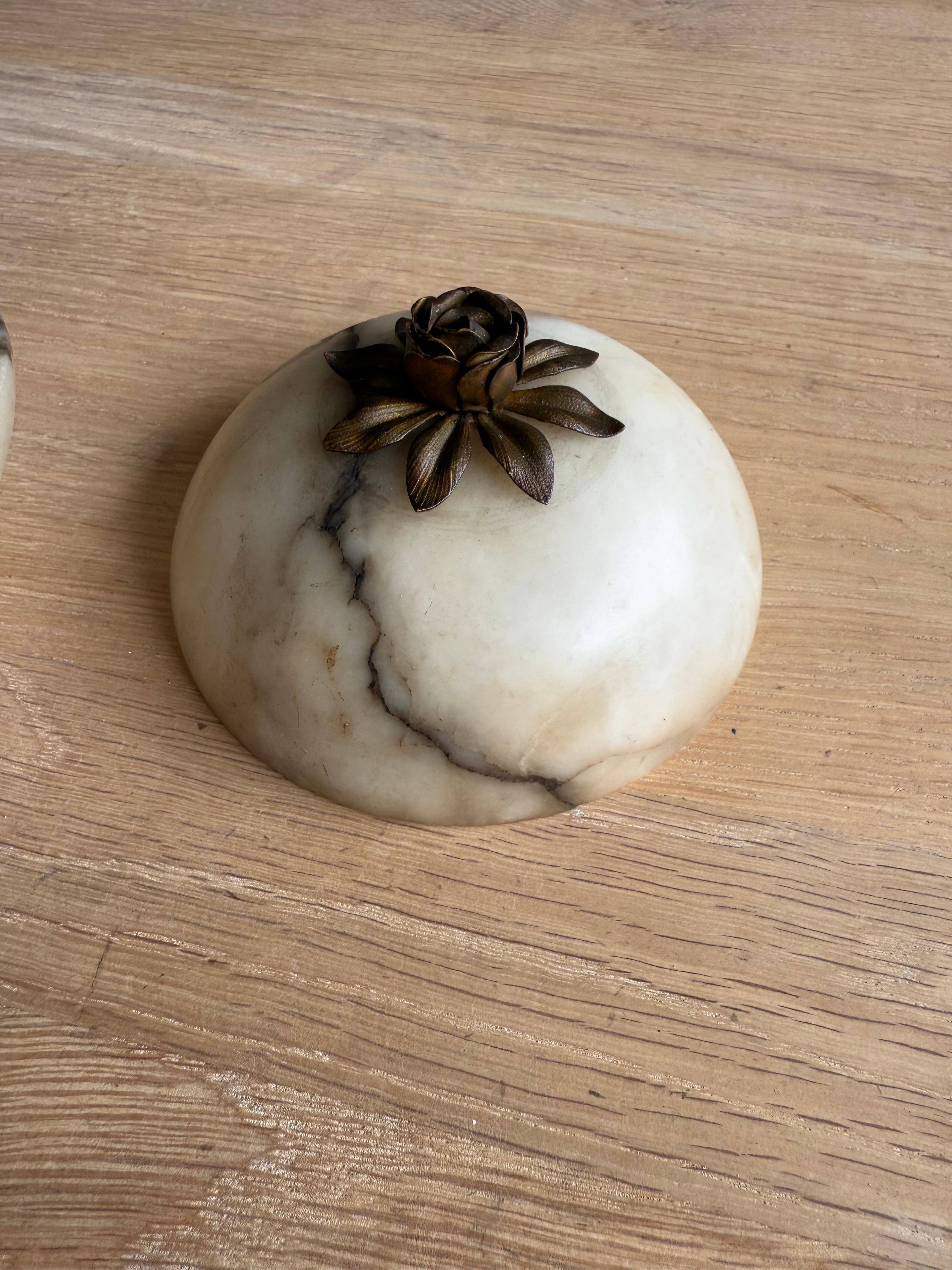 Antique Hand-Crafted Alabaster Jewelry Box with Brass Rose / Vintage Trinket Box For Sale 3