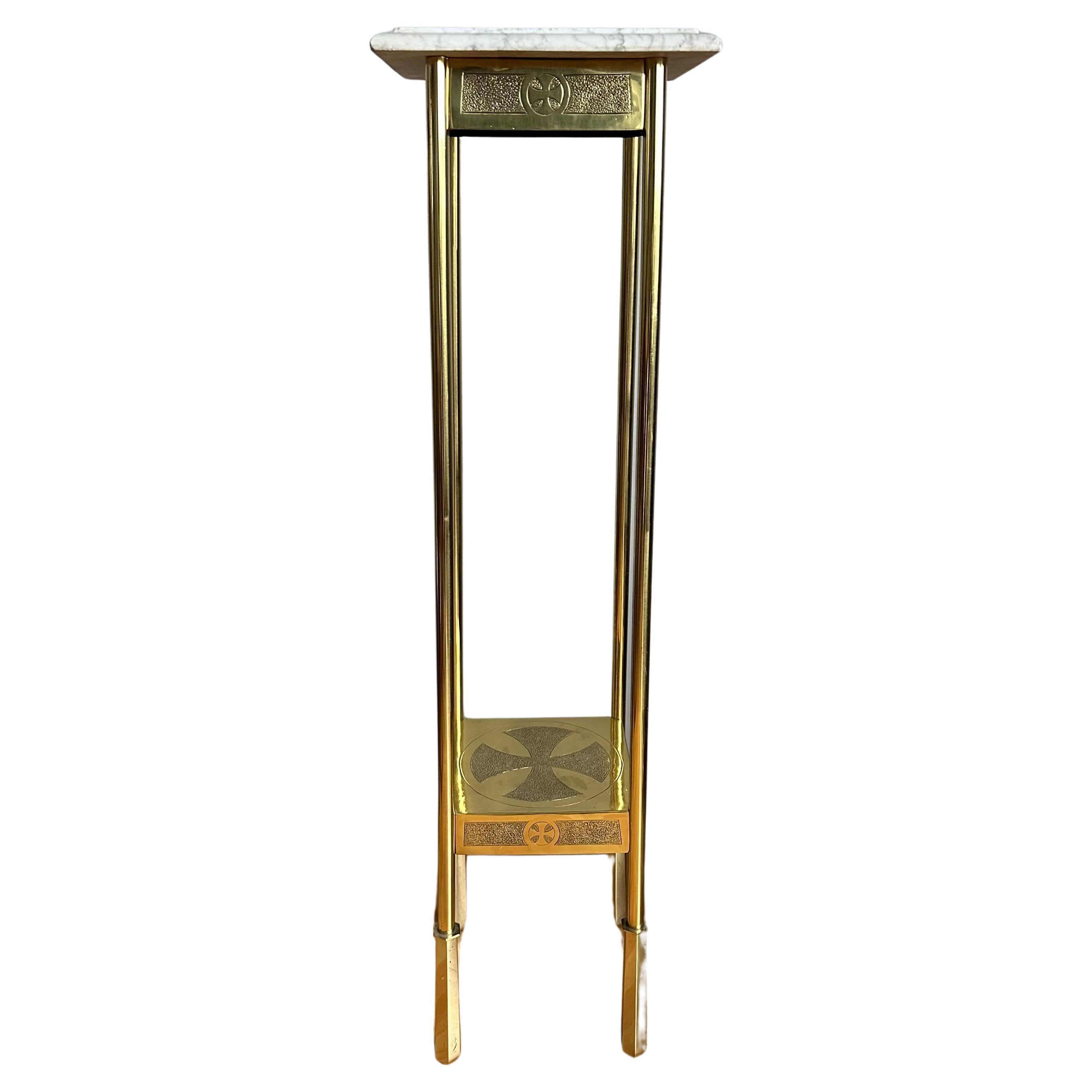 Superb quality and very good condition Gothic stand with an amazing, golden color finish.

If only the best and the rarest is good enough for you then this stunning church pedestal / table could be the perfect addition to your collection and/or