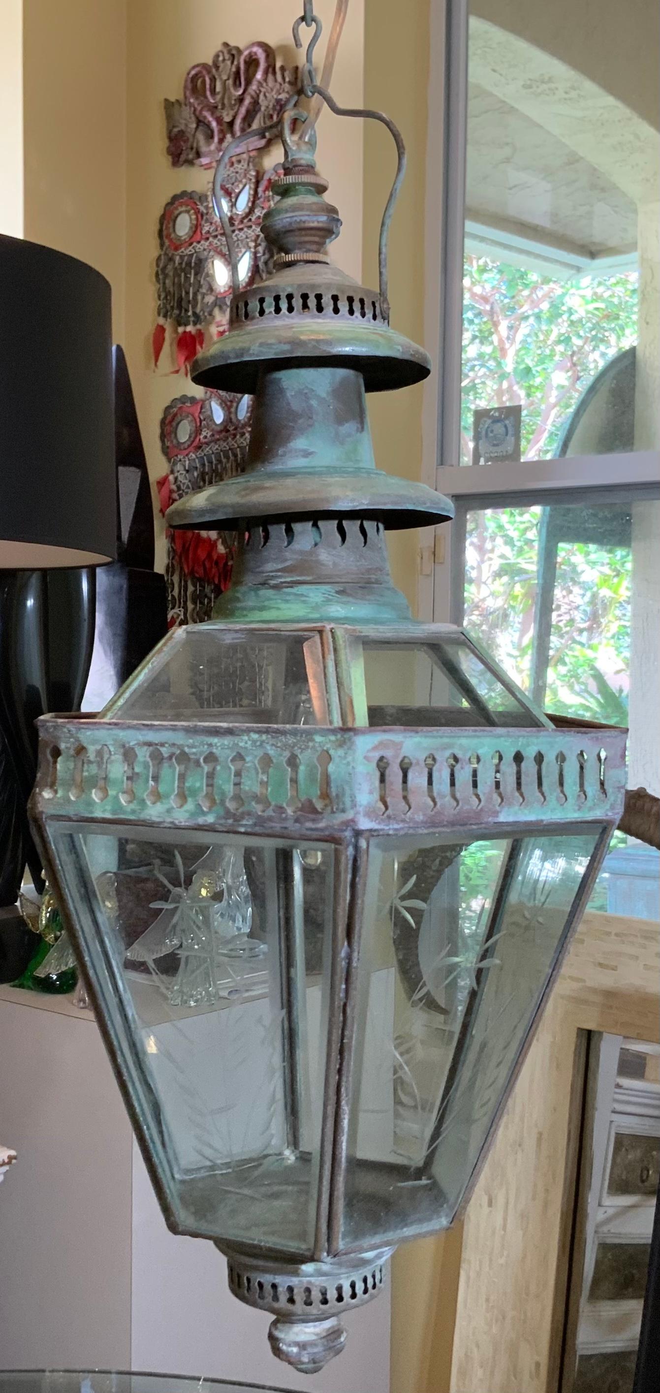 Lanterne suspendue française ancienne en cuivre, fabriquée à la main, style campagnard  en vente 7
