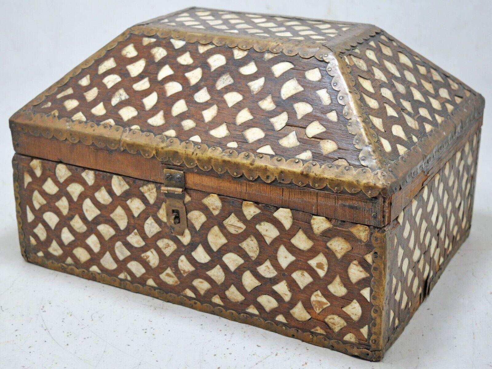 Colonial hollandais Boîte décorative ancienne faite main avec motif incrusté d'os typique 