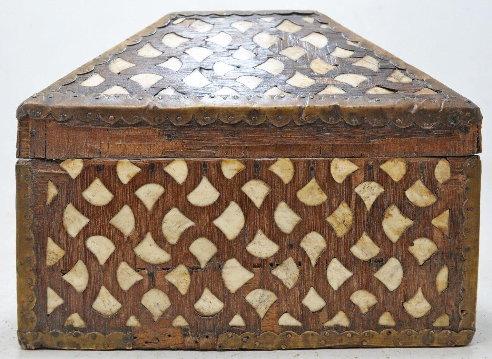 Indien Boîte décorative ancienne faite main avec motif incrusté d'os typique 