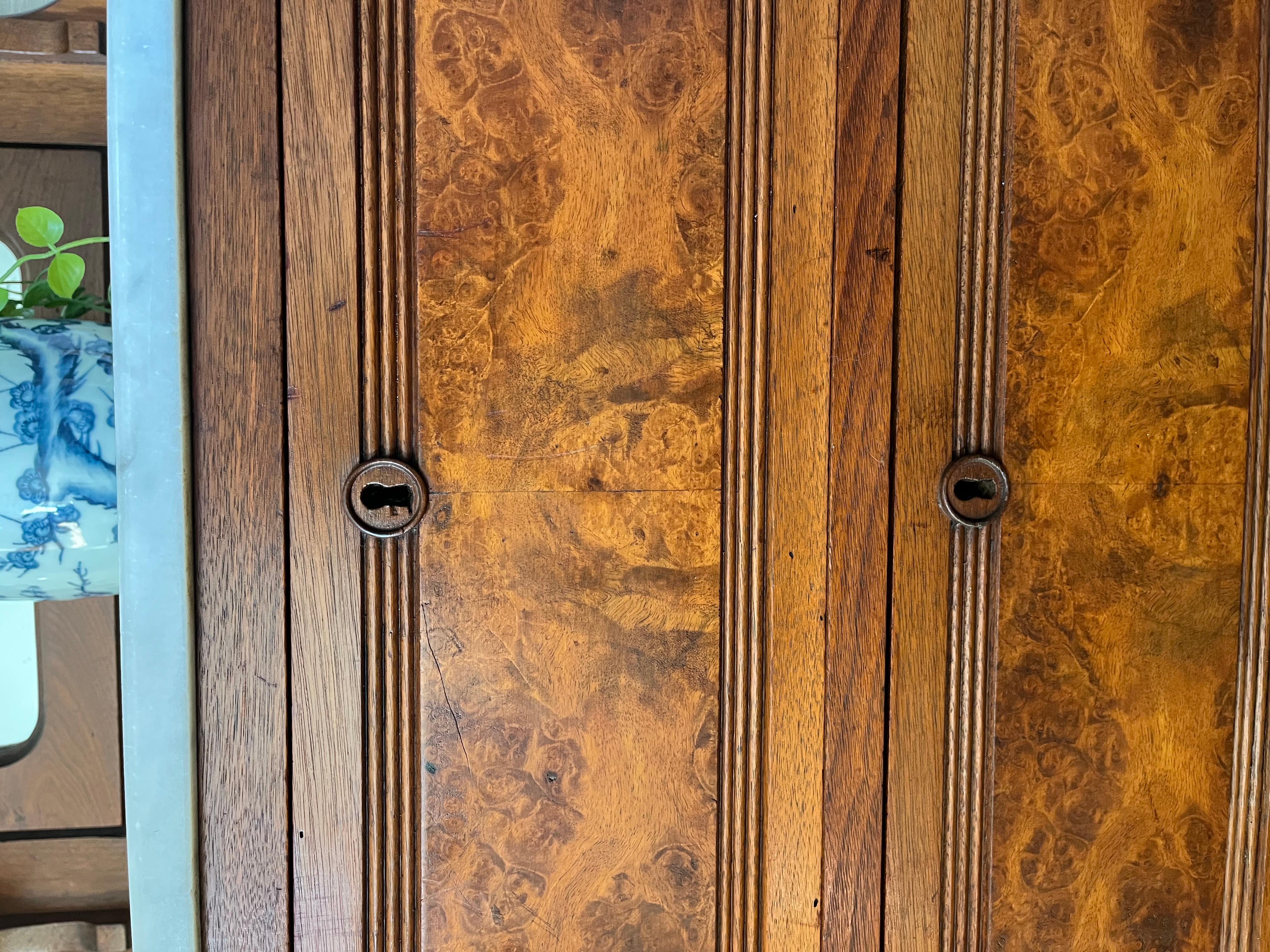 Antique Flame Mahogany American Empire Eastlake Marble Top Mirror Dresser In Good Condition For Sale In Portsmouth, VA