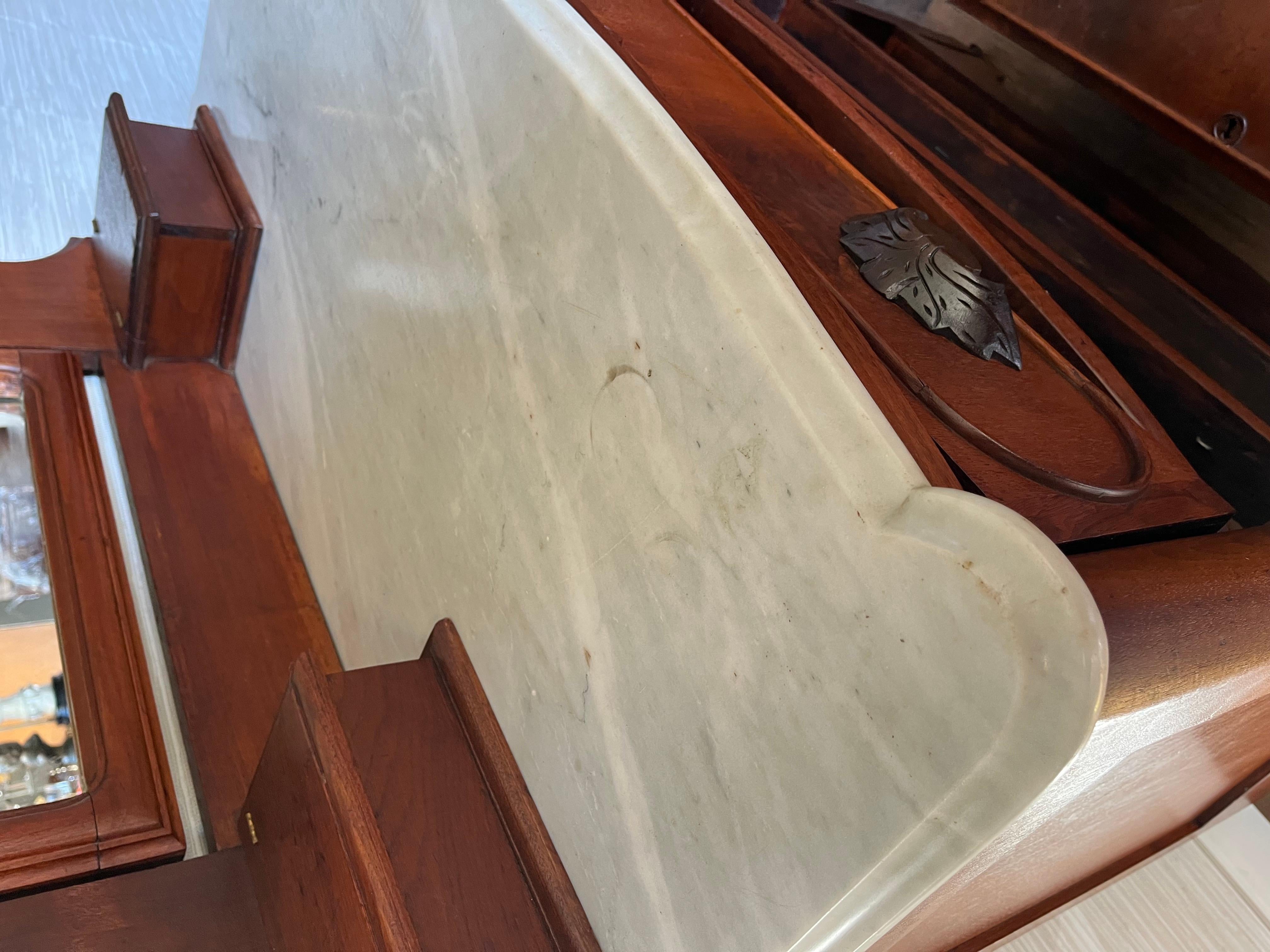 Antique American Empire Eastlake Victorian Italian Marble Top Mirror Dresser In Good Condition In Portsmouth, VA