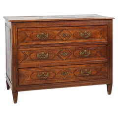 Antique hand crafted en carved chest of drawers in oak, ca. 1800