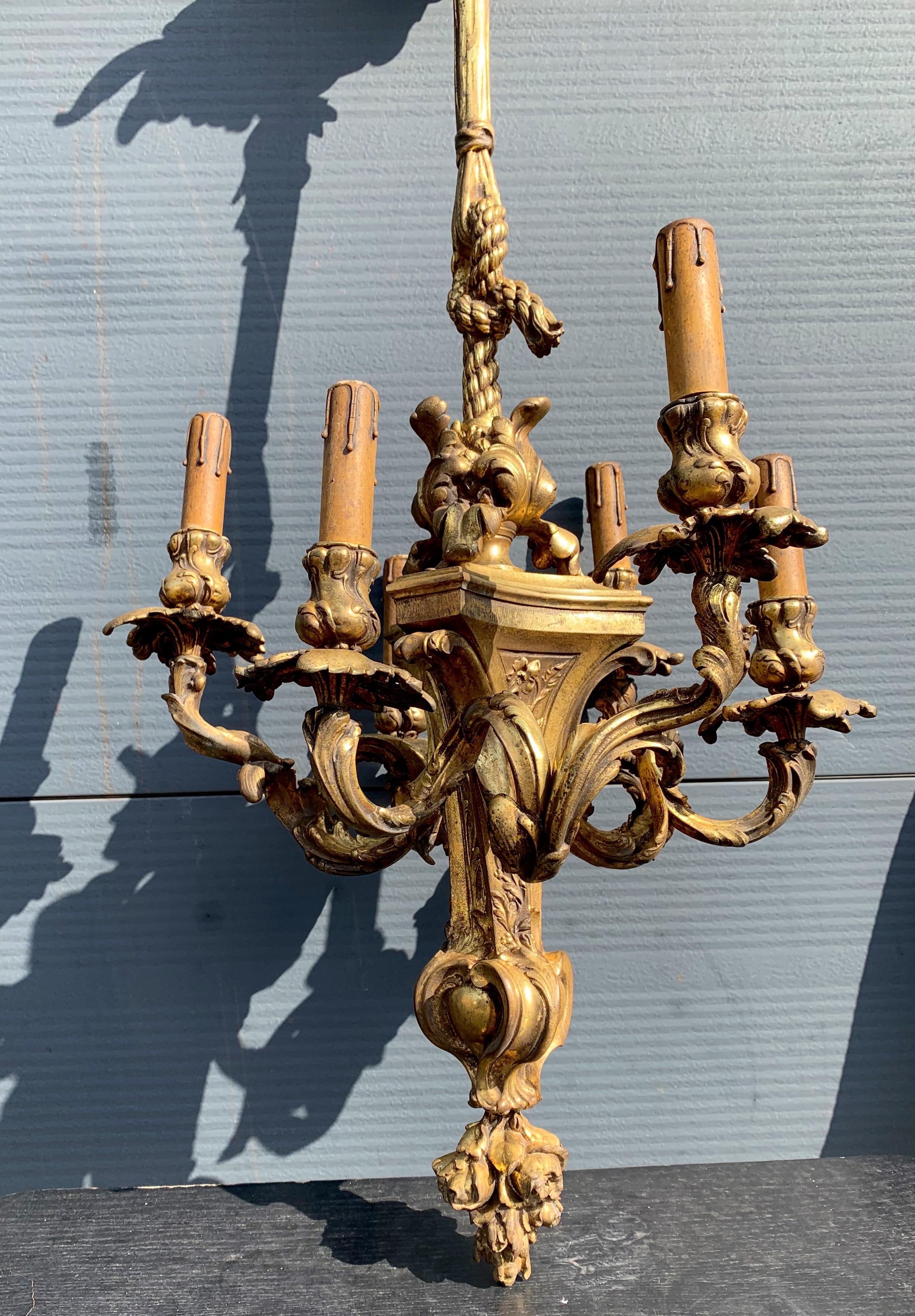 Antike große Belle Époque Handcrafted vergoldete Bronze Kronleuchter Anhänger w. Rosen  (Französisch) im Angebot