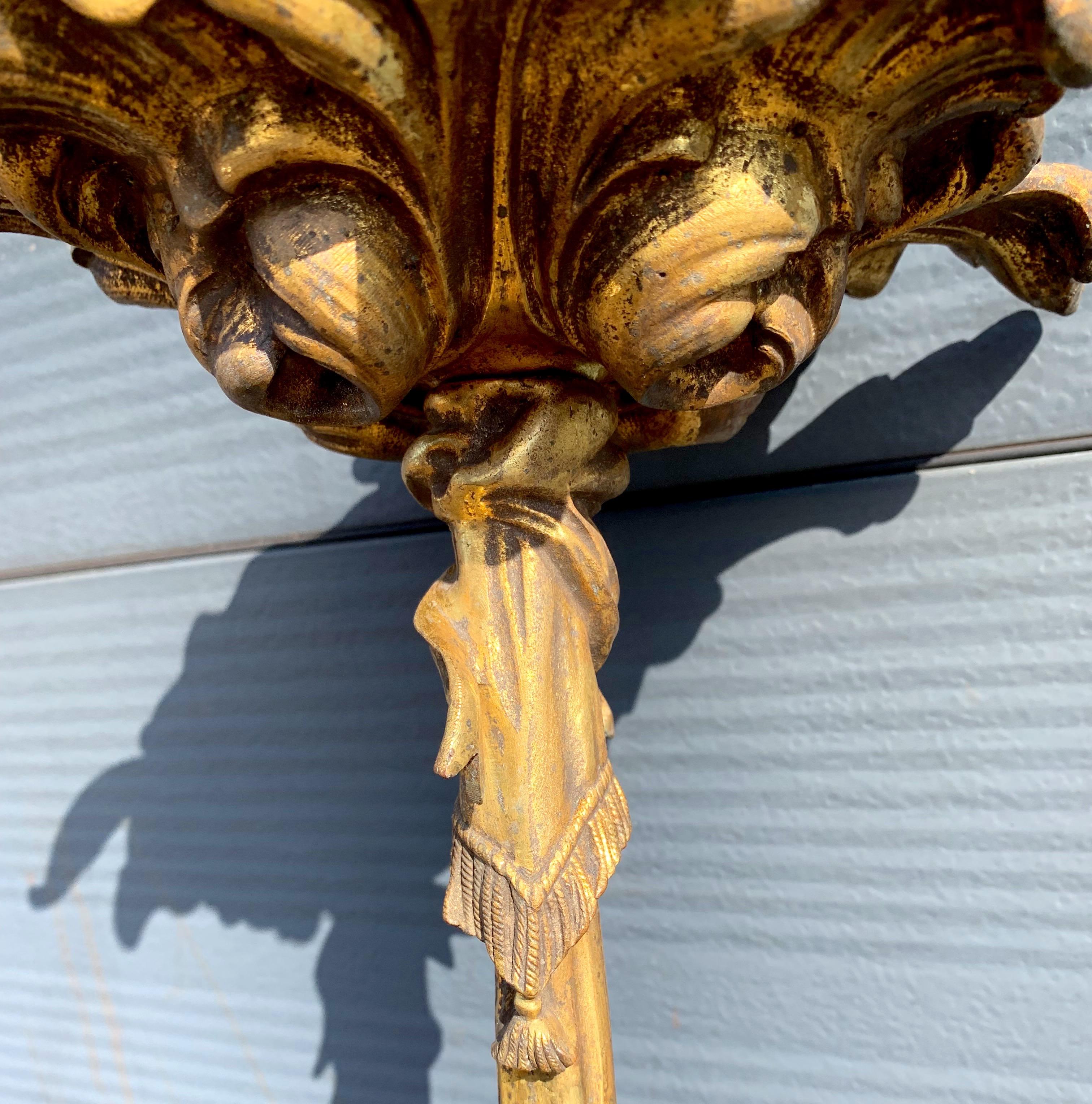 Antike große Belle Époque Handcrafted vergoldete Bronze Kronleuchter Anhänger w. Rosen  im Zustand „Gut“ im Angebot in Lisse, NL