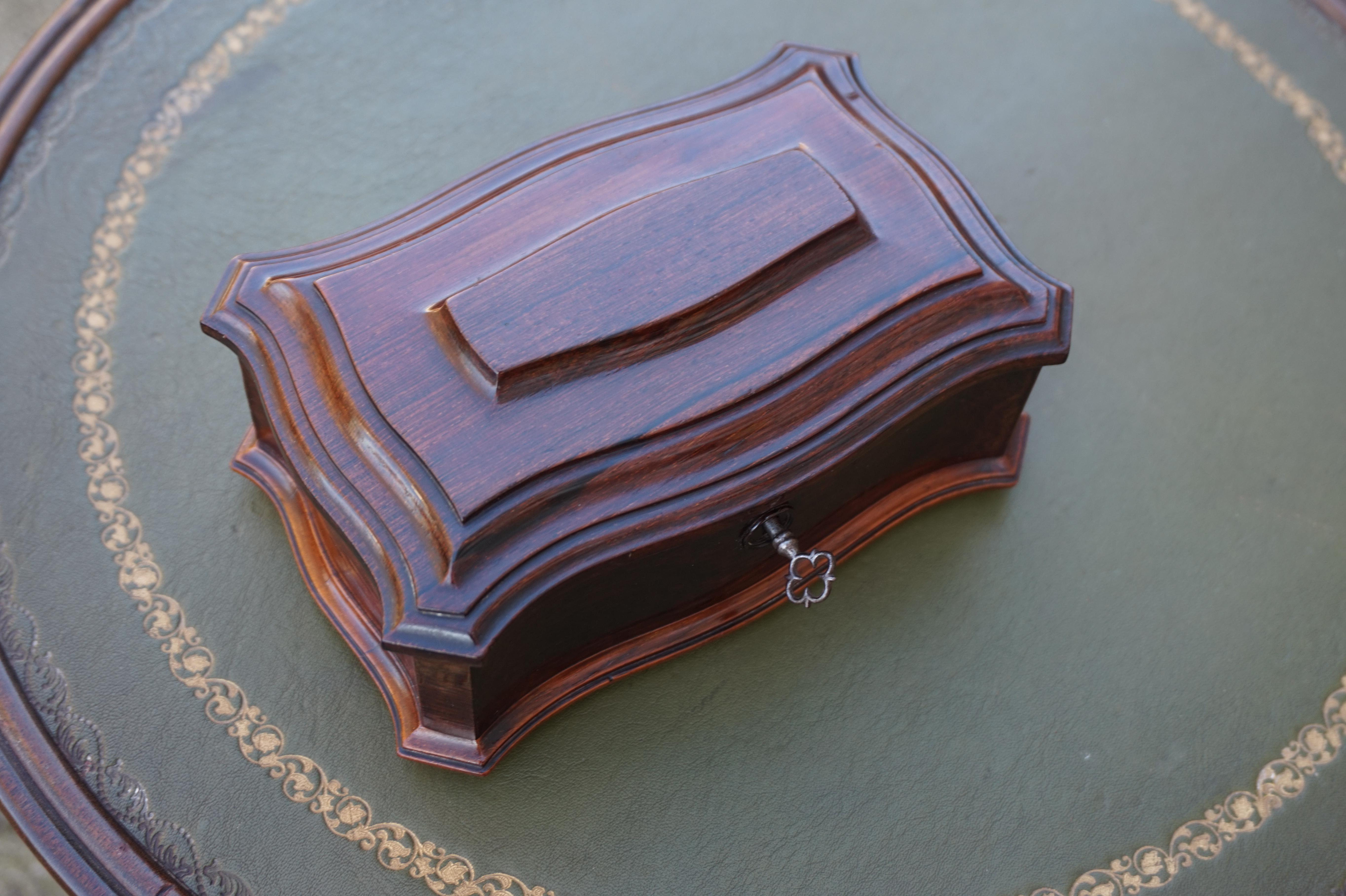 Boîte à bijoux décorative ancienne en laiton et coromandel du milieu du 19e siècle, sculptée à la main  en vente 9