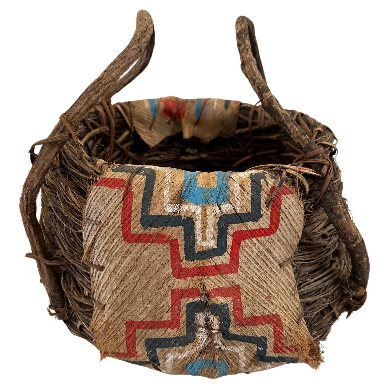 Panier ancien en écorce et brindilles d'origine amérindienne, fait à la main