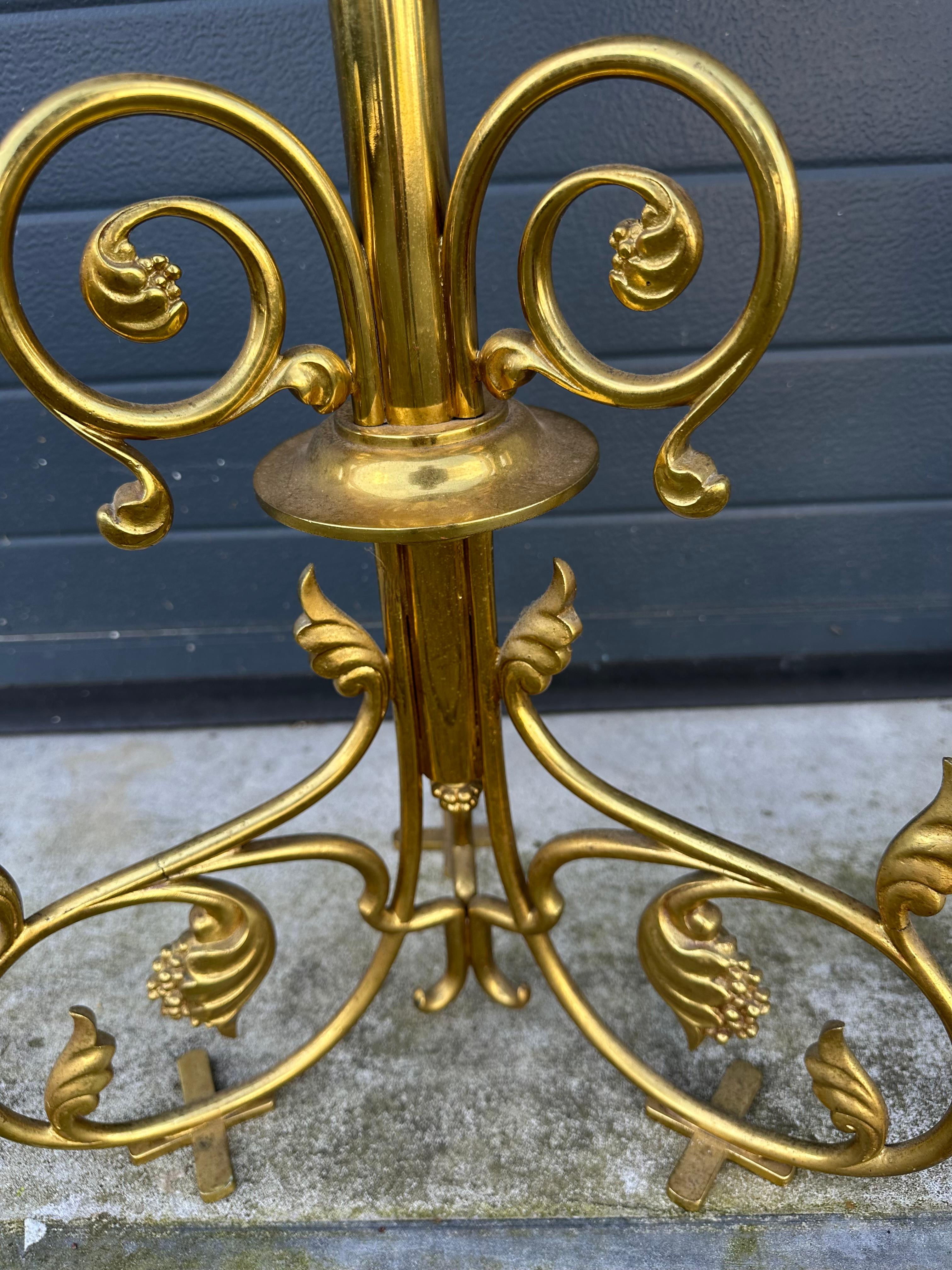 Antique Paire de colonnes d'église / Pedestal Stands de style Revival gothique fabriqués à la main en vente 5