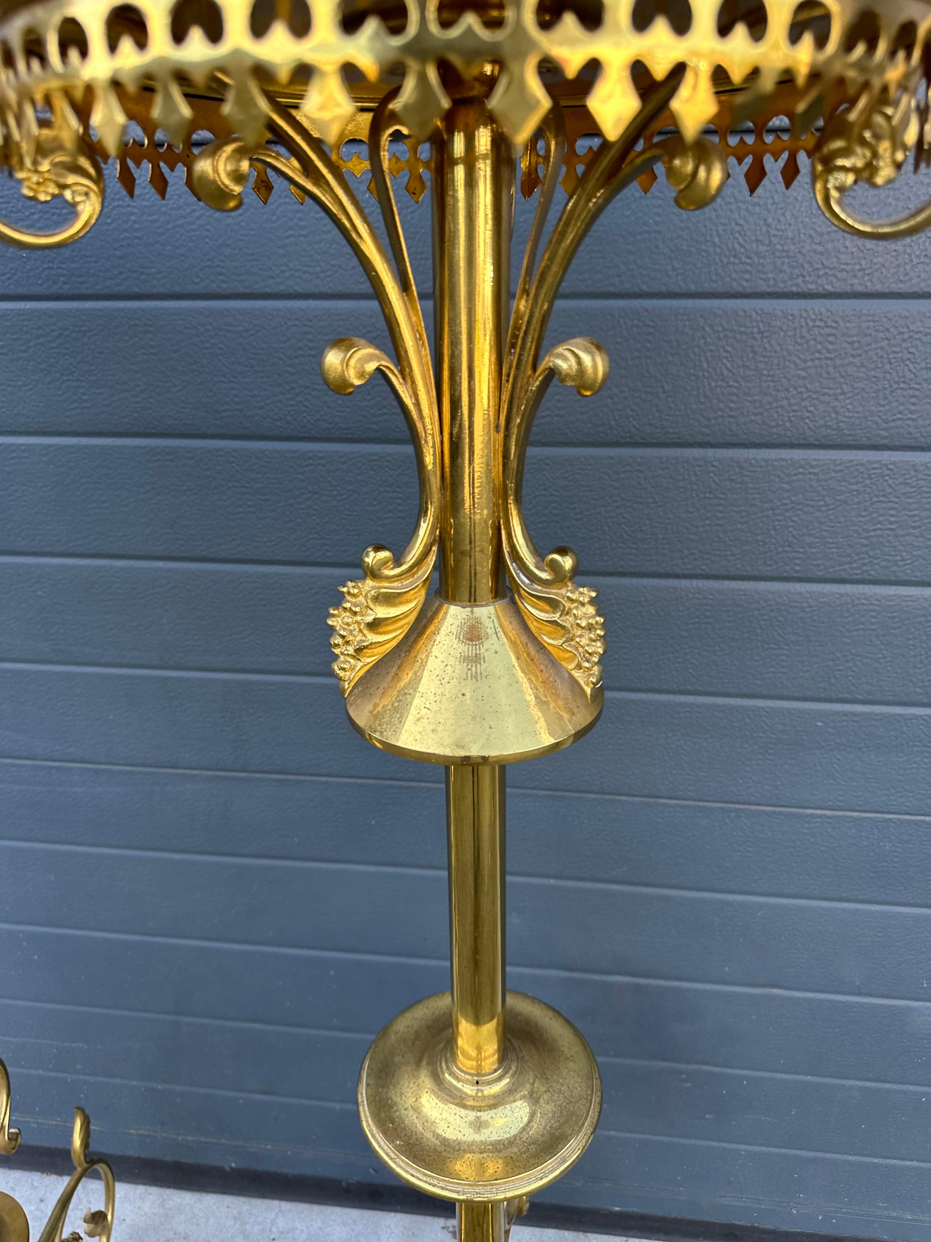 Antique Paire de colonnes d'église / Pedestal Stands de style Revival gothique fabriqués à la main en vente 9
