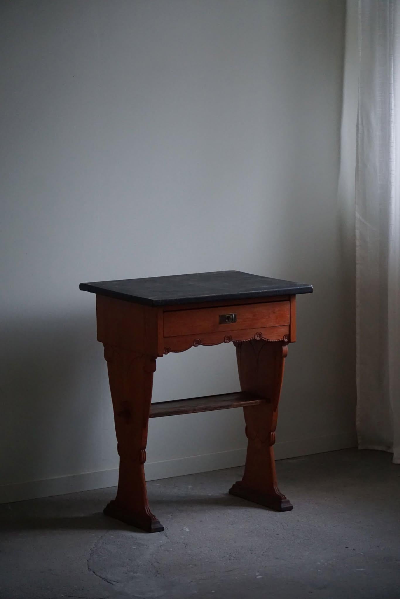 Bureau/table suédois du 19ème siècle de style gustavien en pin ancien, fabriqué à la main en vente 6