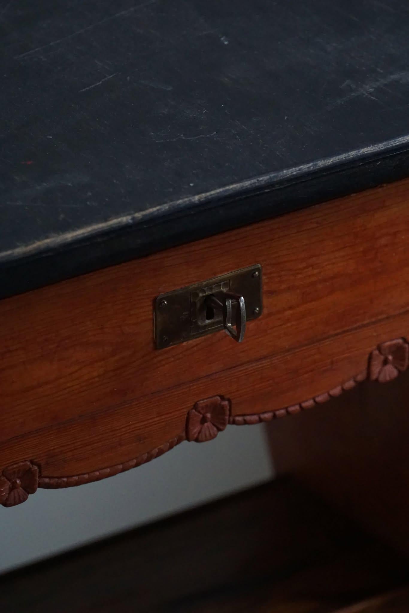 Bureau/table suédois du 19ème siècle de style gustavien en pin ancien, fabriqué à la main en vente 7