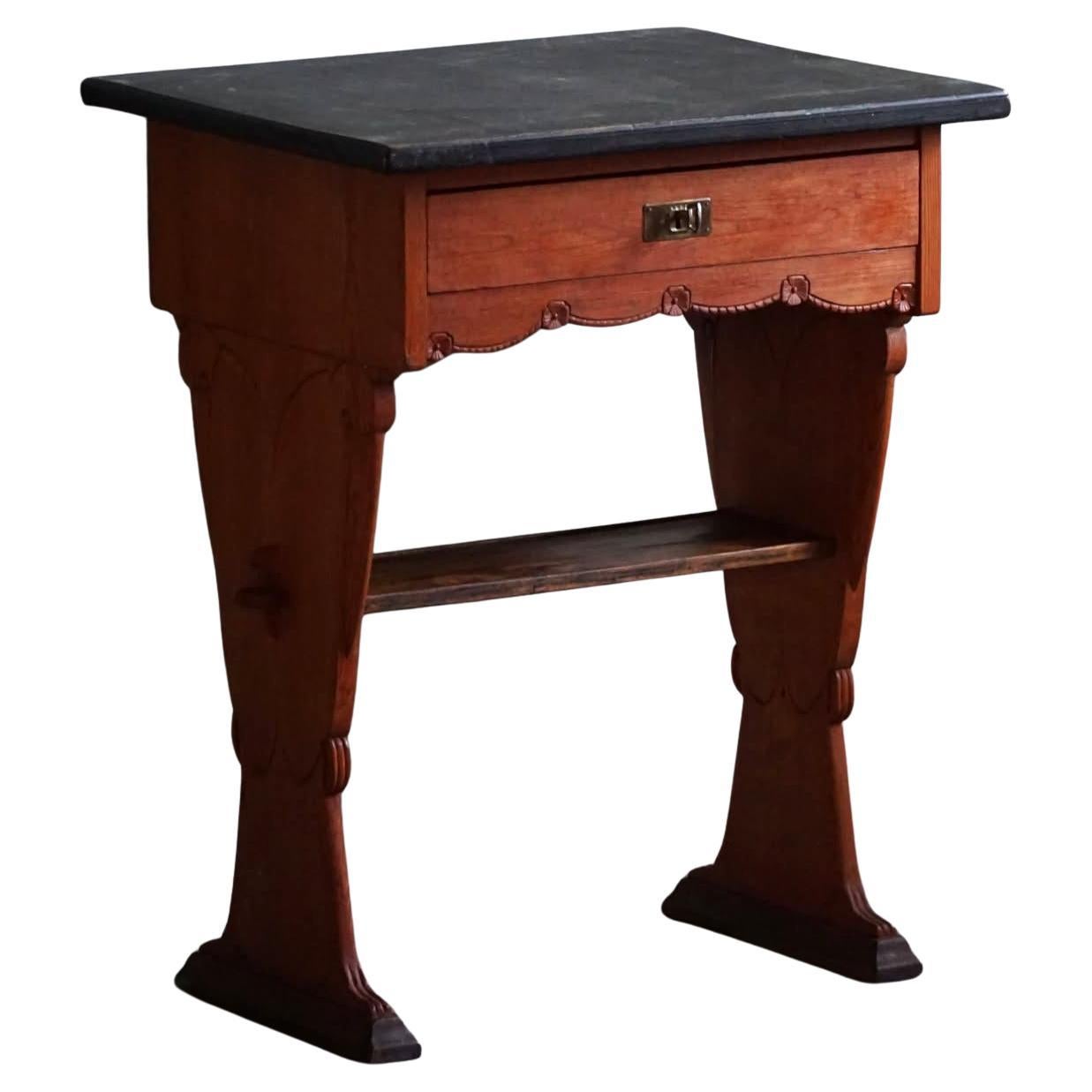 Bureau/table suédois du 19ème siècle de style gustavien en pin ancien, fabriqué à la main en vente