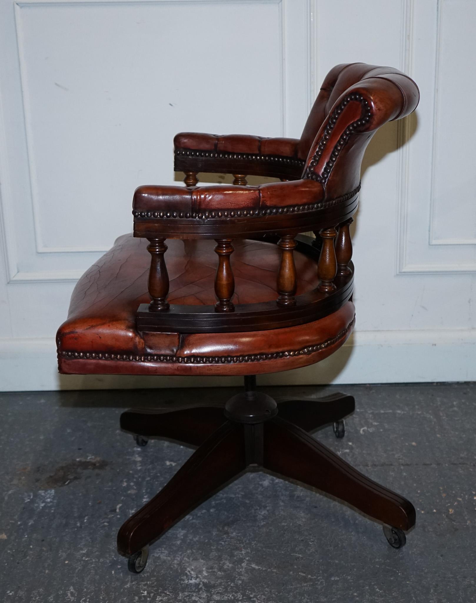 British ANTIQUE HAND DYED BROWN LEATHER CHESTERFIELD CAPTAINS OFFICE SWIVEL ARMCHAiR For Sale
