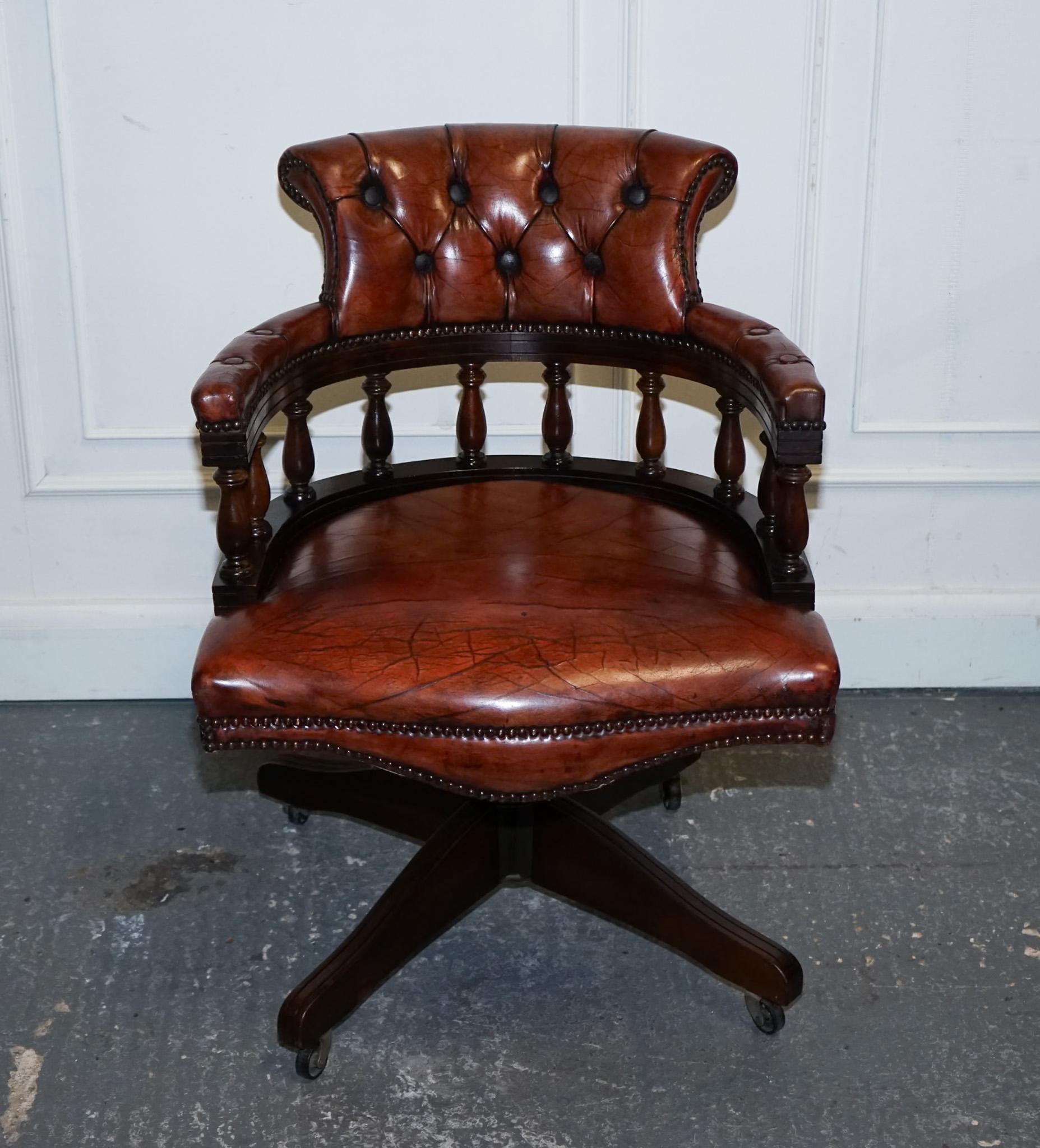 ANTIQUE HAND DYED BROWN LEATHER CHESTERFIELD CAPTAINS OFFICE SWIVEL ARMCHAiR In Good Condition For Sale In Pulborough, GB