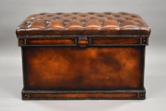 Ottoman antique en cuir teint à la main