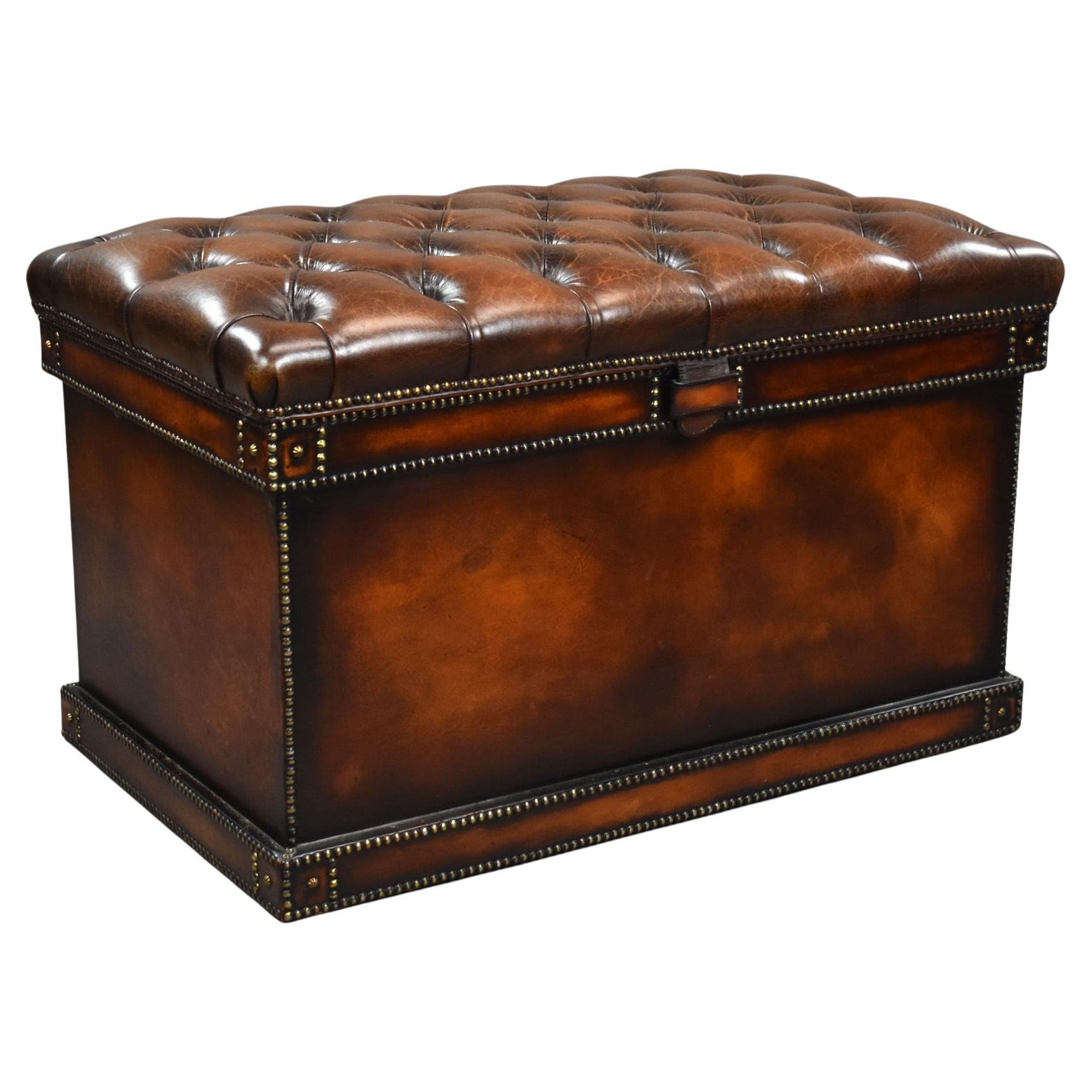 Antique Hand Dyed Leather Ottoman im Angebot