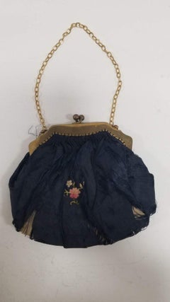 Antico borsellino in seta ricamato a mano del 1910