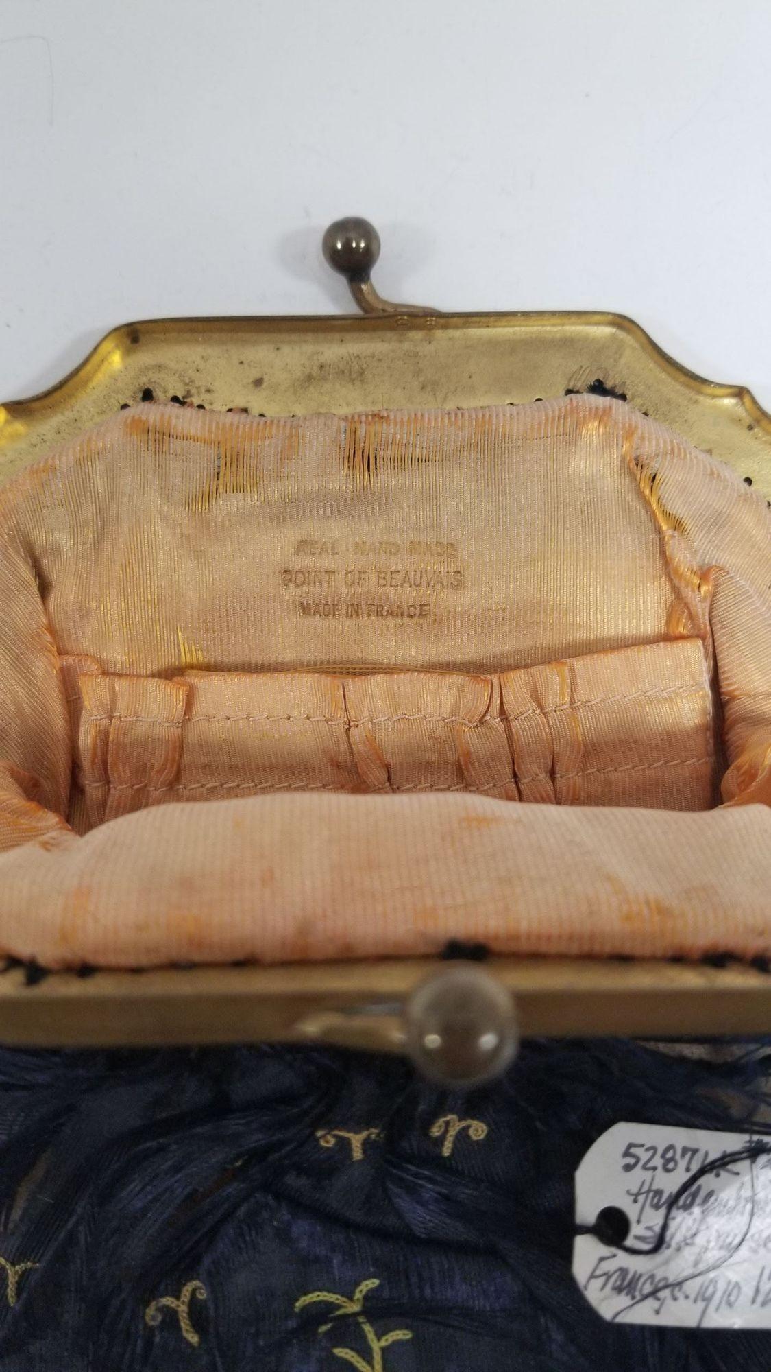 Antike handbestickte Seidenhandtasche 1910 im Zustand „Gut“ im Angebot in Van Nuys, CA