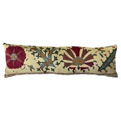 Coussin Suzani brodé à la main - Une pièce d'art