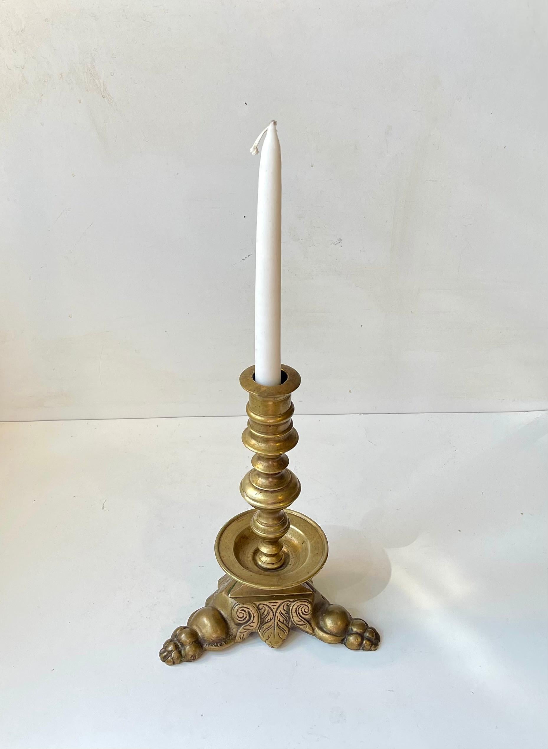 Antique Hand-engraved Brass Candleholder with Lions Feet In Good Condition For Sale In Esbjerg, DK