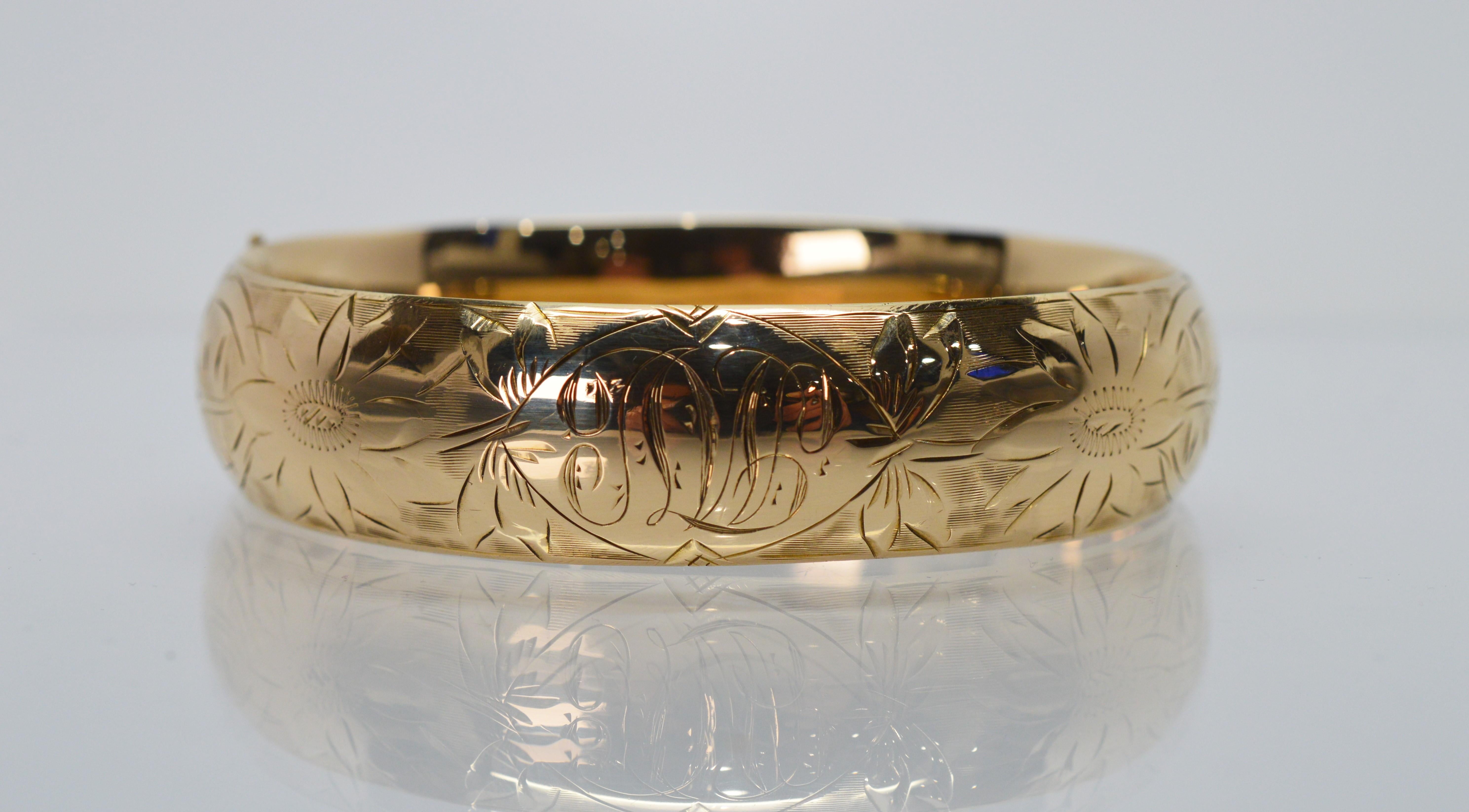 Antique Hand Engraved 14 Karat Yellow Gold Bangle Bracelet In Good Condition In Mount Kisco, NY