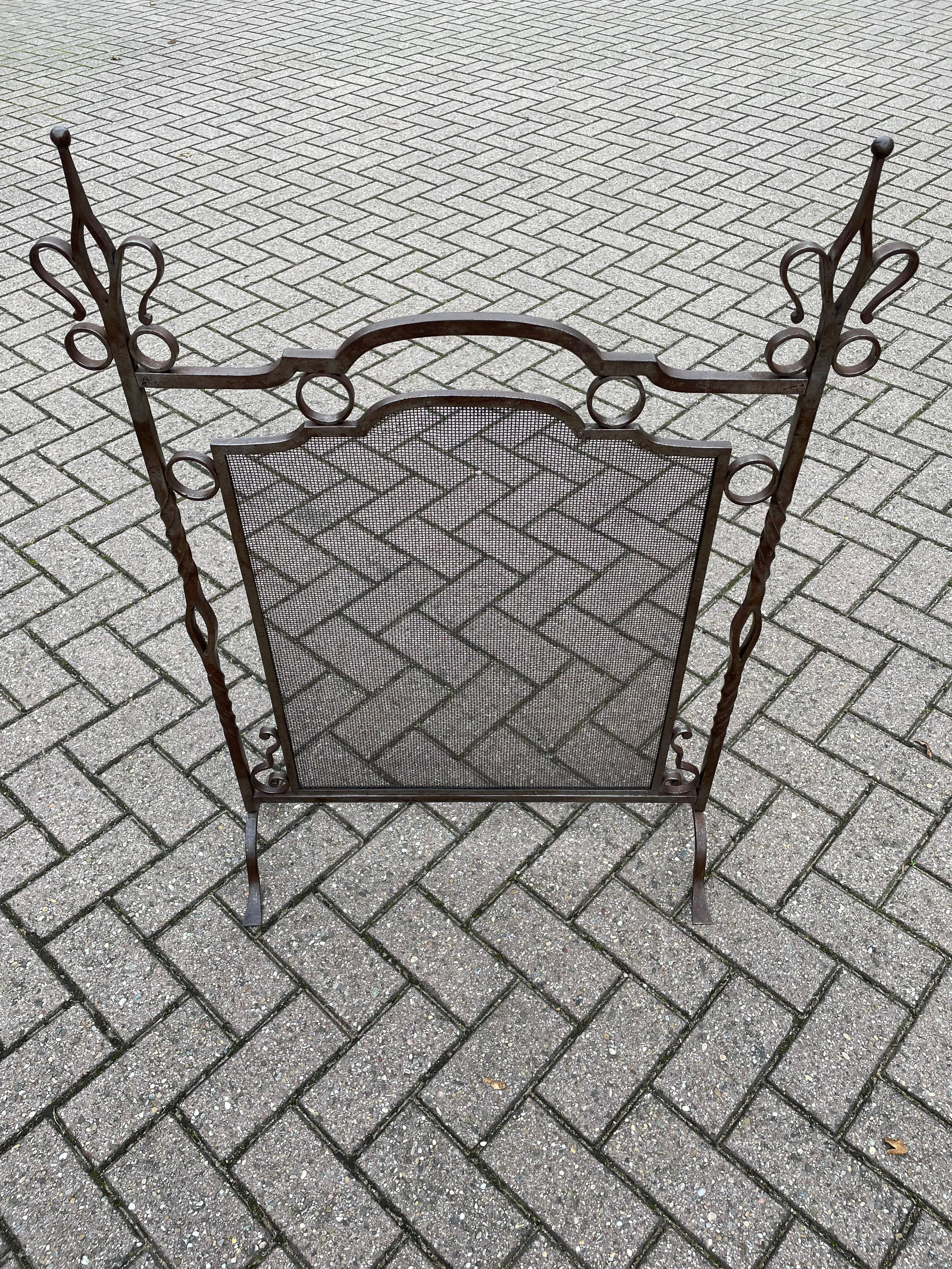 Antique Hand Forged Arts and Crafts Wrought Iron Firescreen w. Perfect Wire Mesh For Sale 11