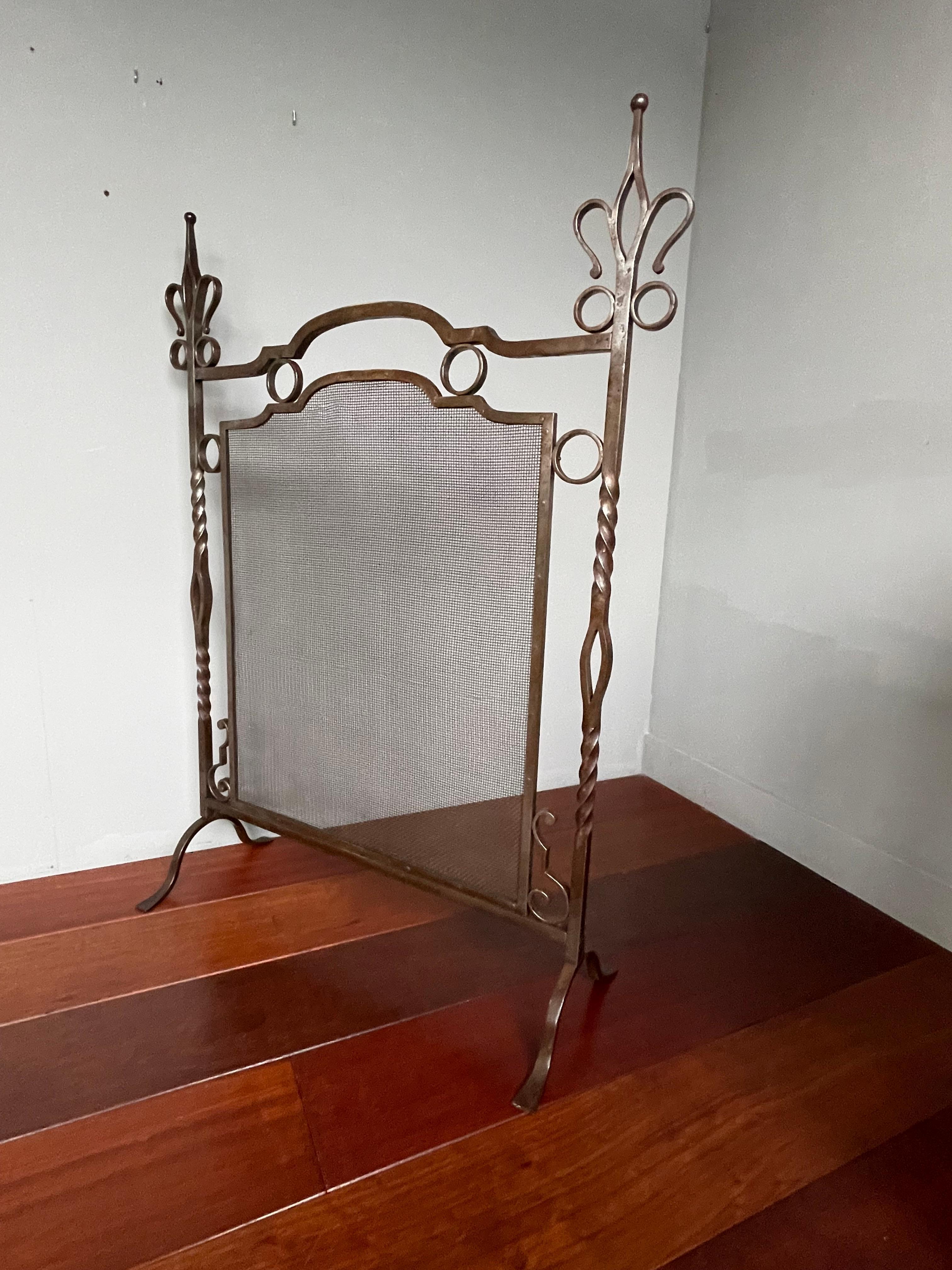 Antique Hand Forged Arts and Crafts Wrought Iron Firescreen w. Perfect Wire Mesh For Sale 3