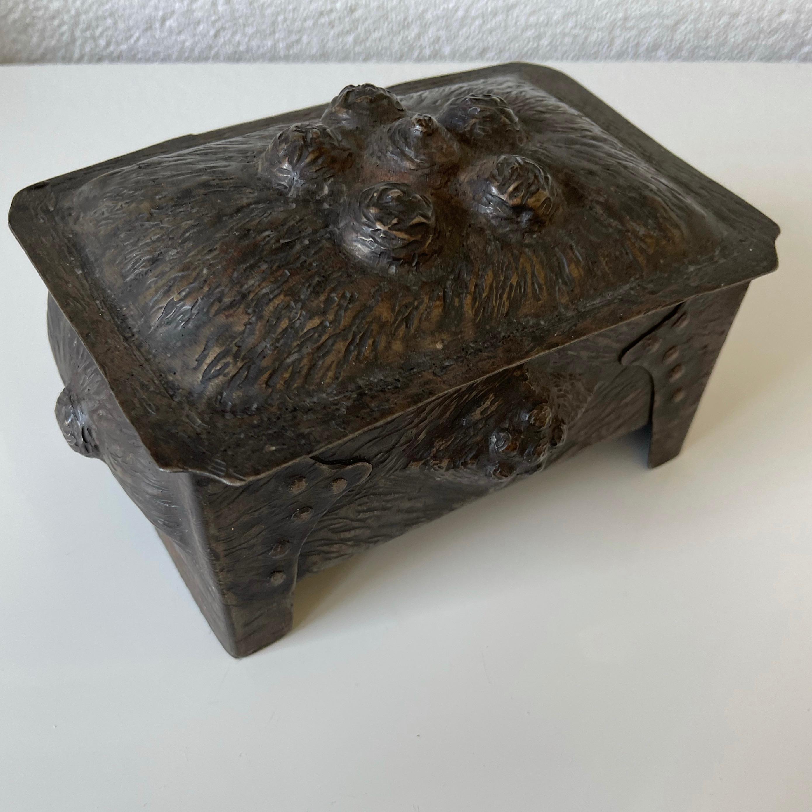 Antike handgeschmiedete organische Design Arts & Crafts Mehrzweckbox, um 1920 im Angebot 5