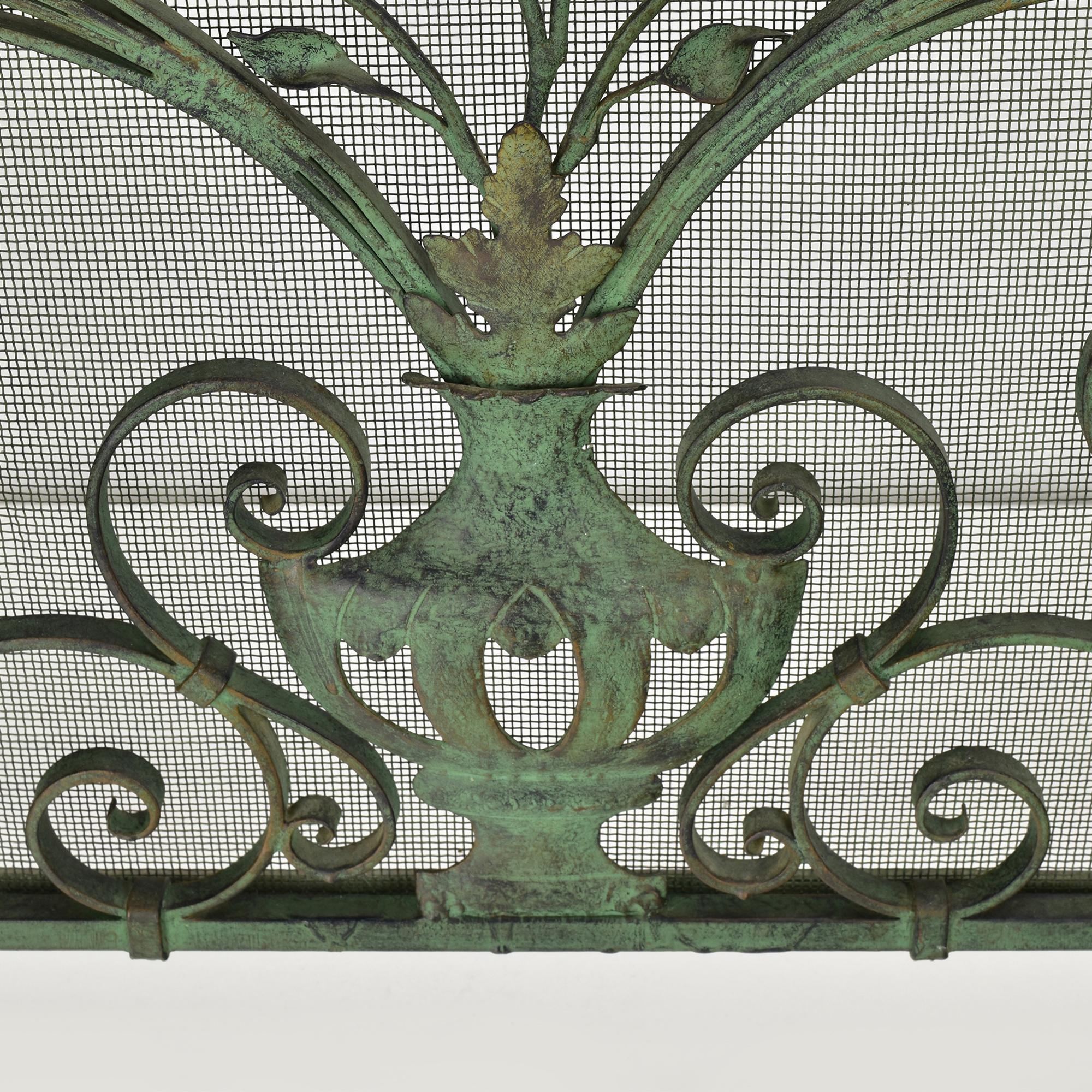 Fatto a mano Antique Hand-Forged Verdigris Iron Fire Screen with Floral Scrollwork in vendita