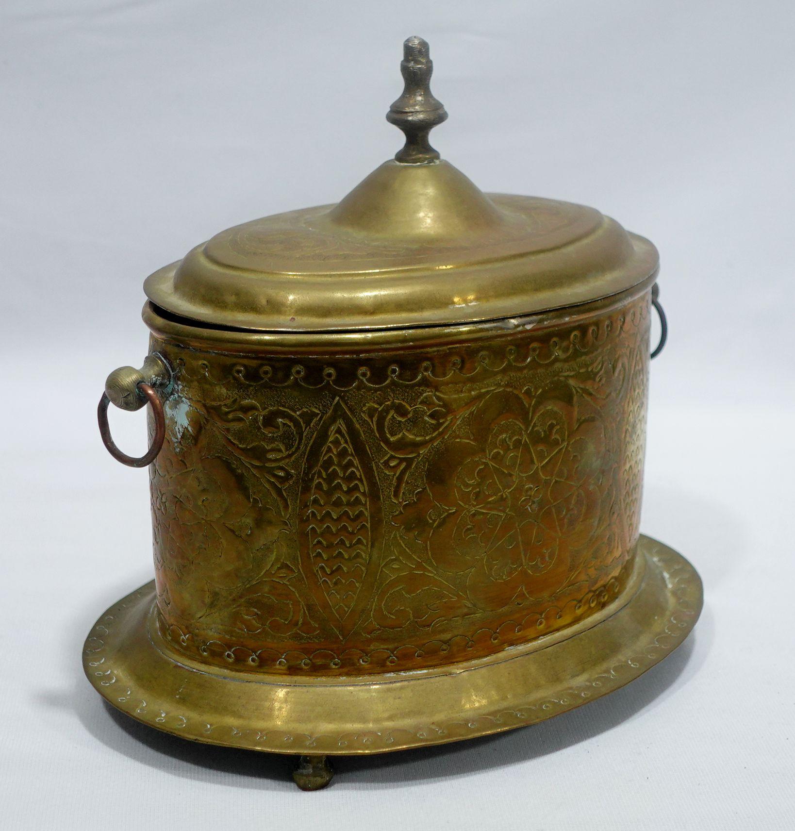 Antique Hand Hammered Brass Tobacco Box on Footed Stand, 18th Century In Good Condition For Sale In Norton, MA
