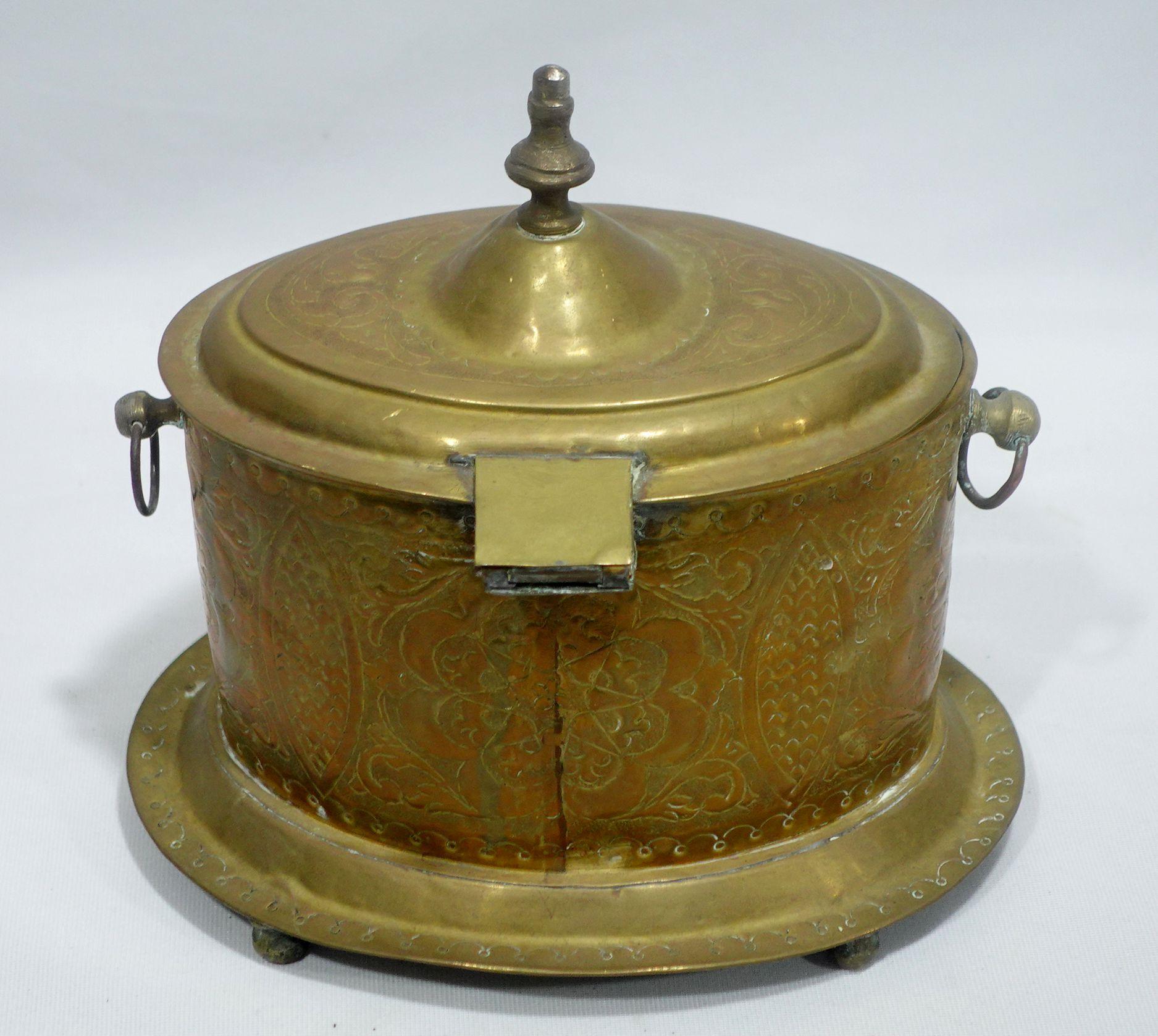 Antique Hand Hammered Brass Tobacco Box on Footed Stand, 18th Century For Sale 1