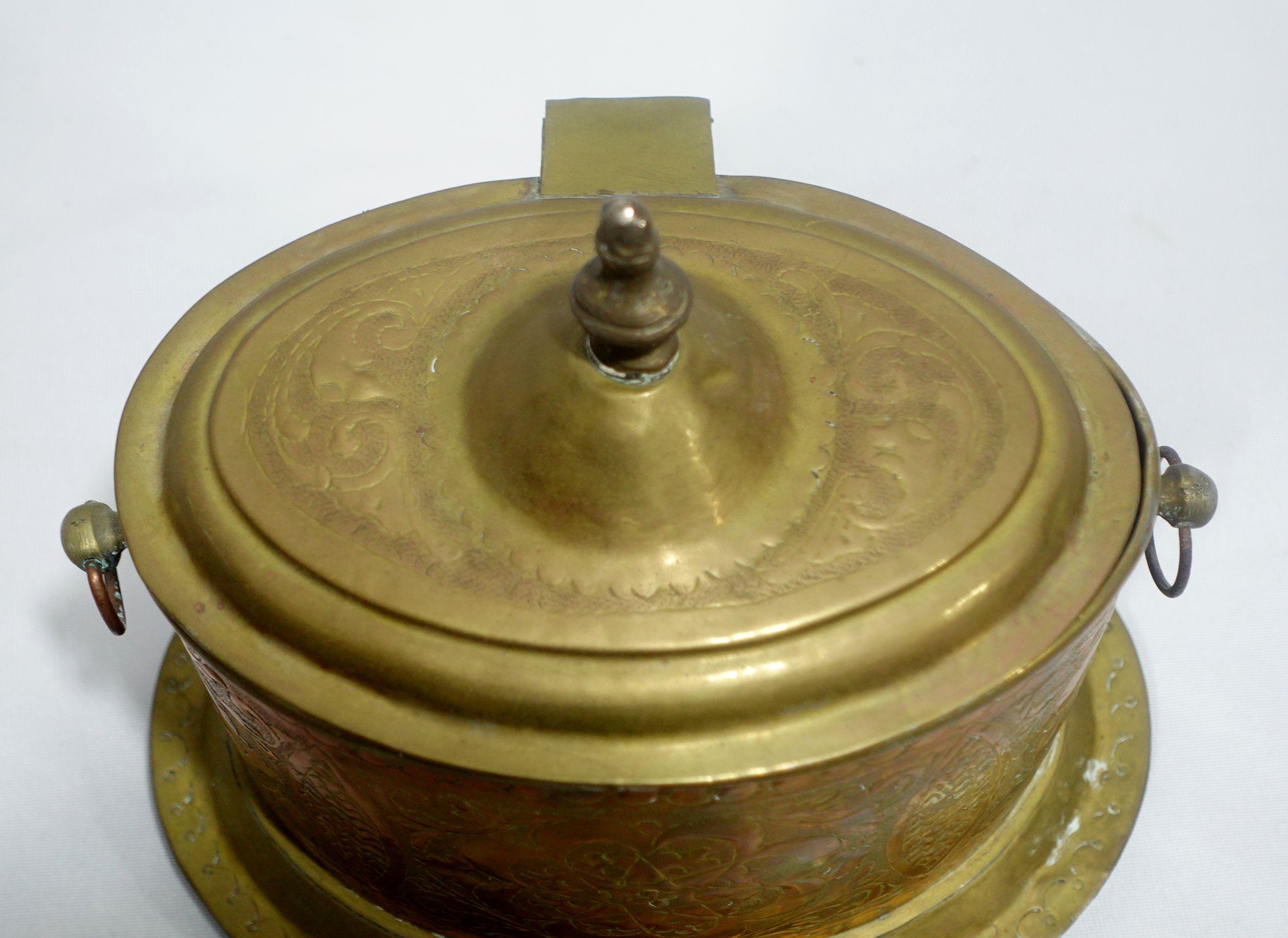 Antique Hand Hammered Brass Tobacco Box on Footed Stand, 18th Century For Sale 3