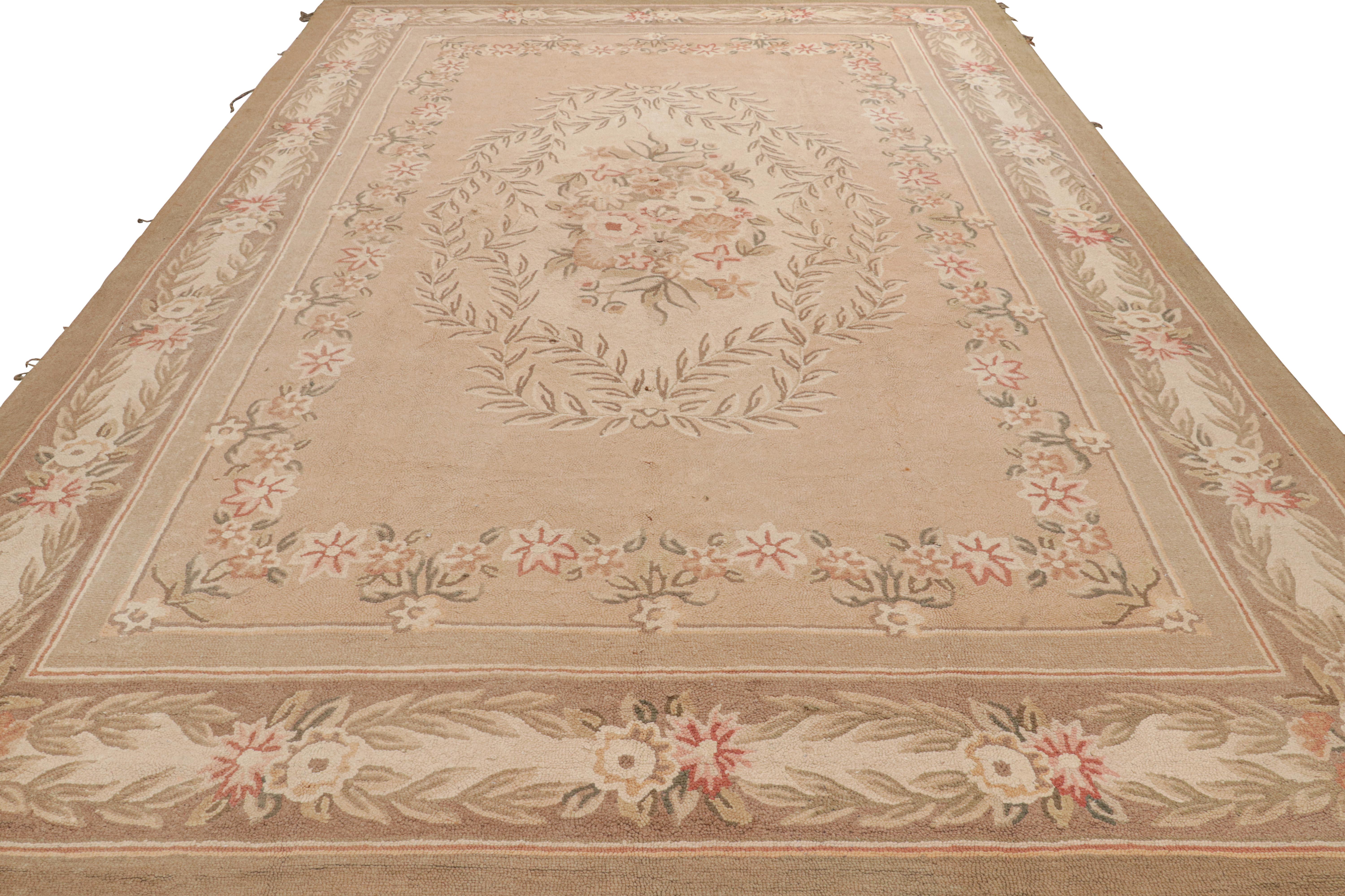 Antique Hand Hooked Medallion Cream Pink and Beige Wool Floral Rug In Good Condition For Sale In Long Island City, NY
