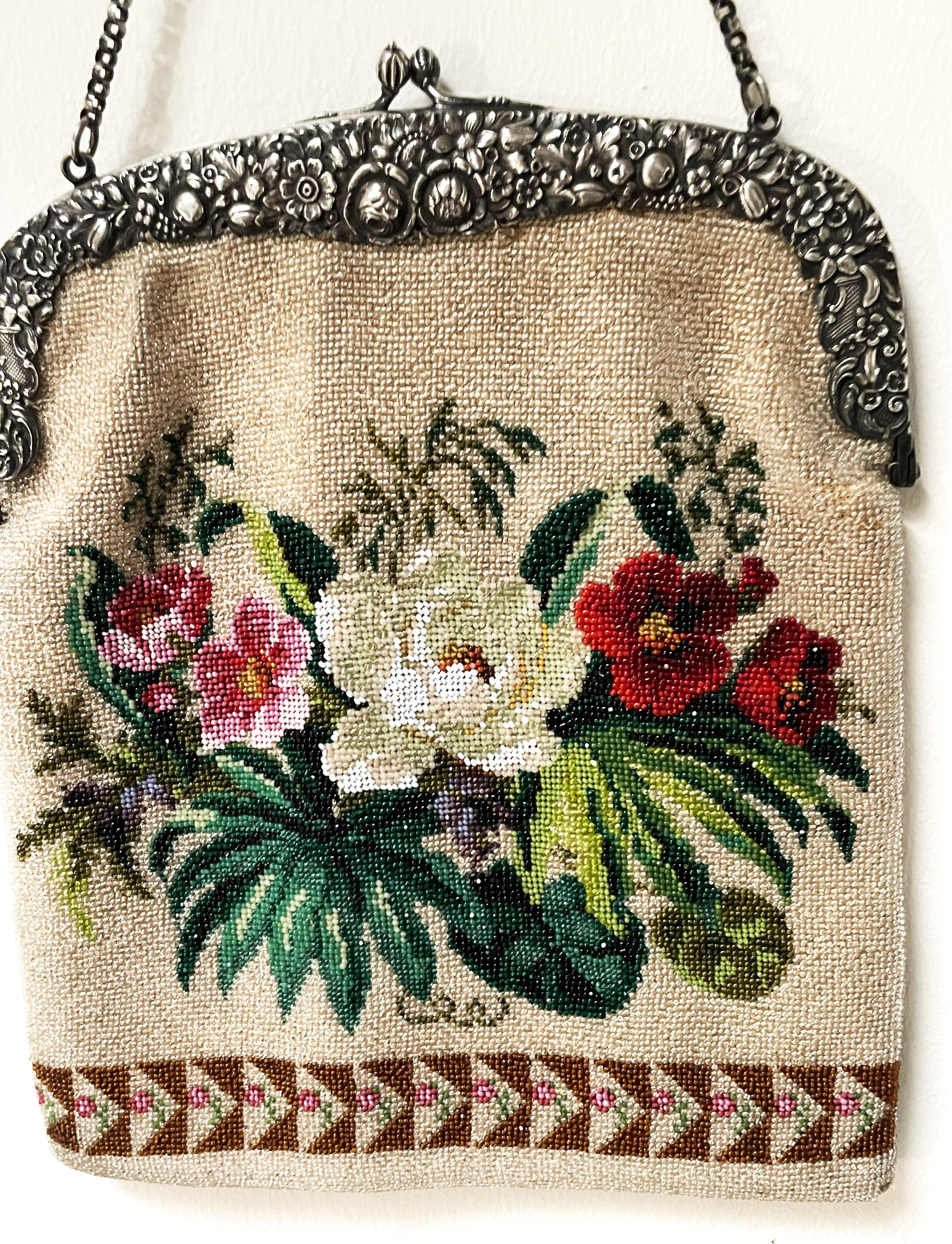 Antique hand-knitted beaded bag with hallmarked silver hanger + chain from 1850s For Sale 7