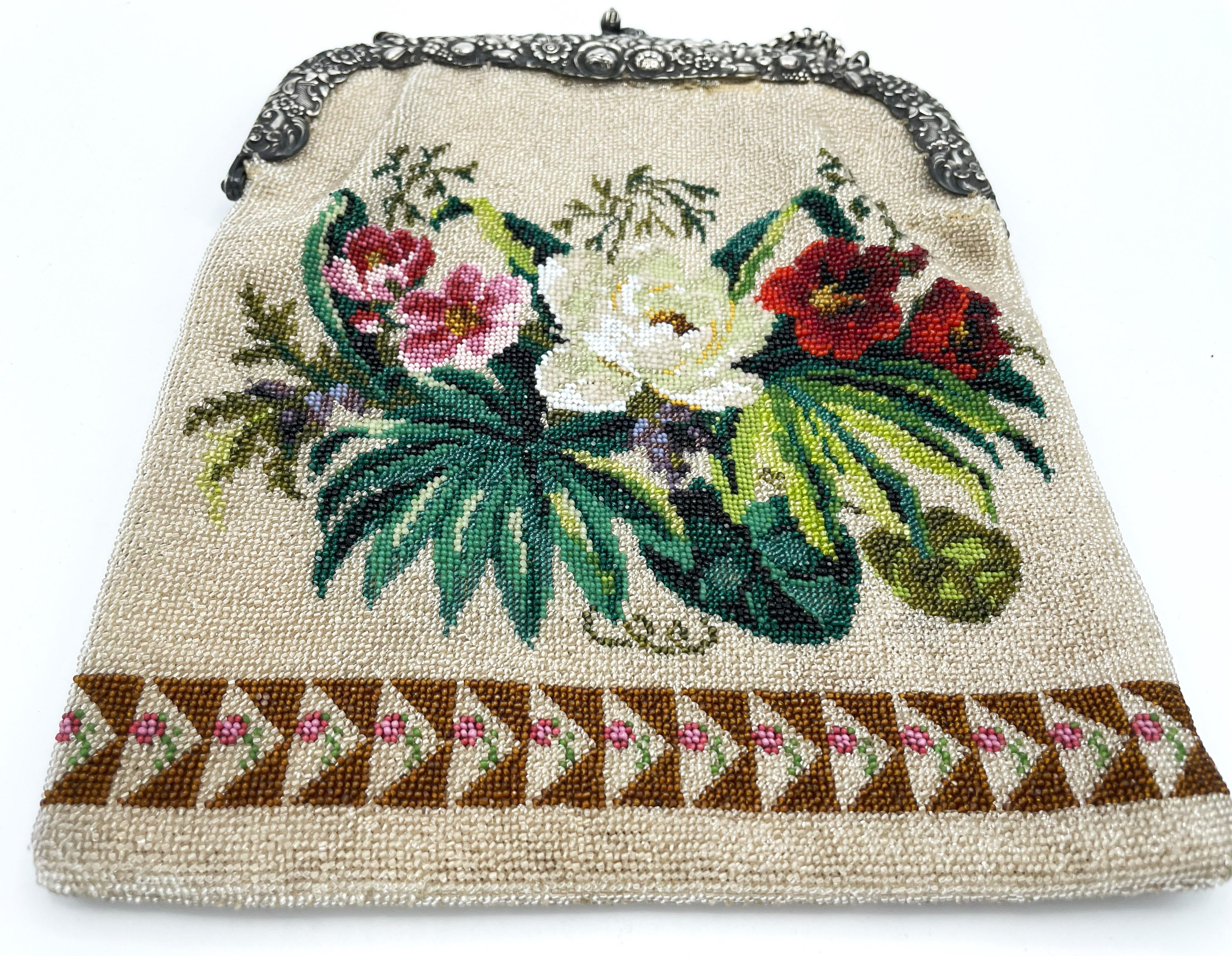 Antique hand-knitted beaded bag with hallmarked silver hanger + chain from 1850s For Sale 4