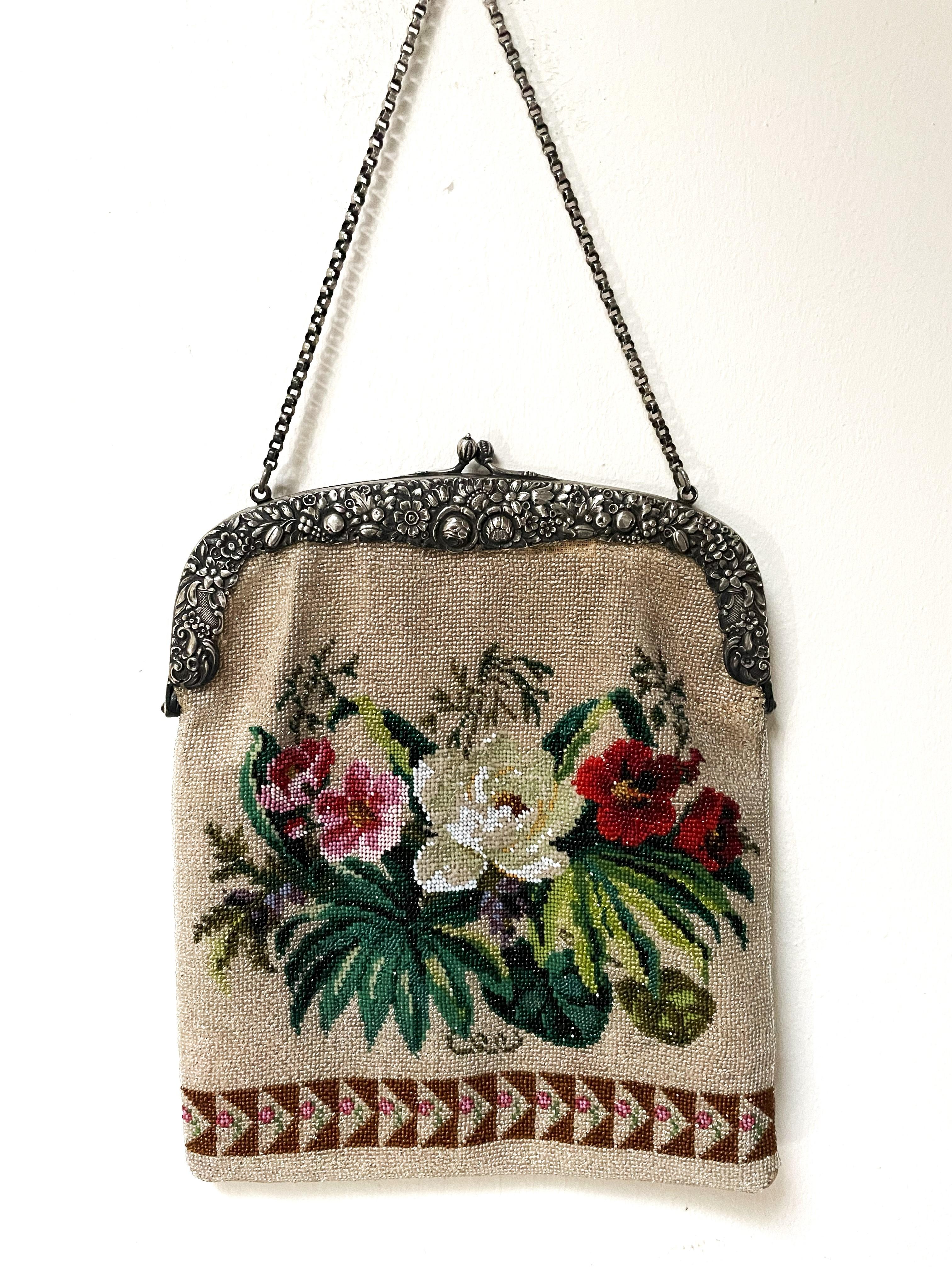 Antique hand-knitted beaded bag with hallmarked silver hanger + chain from 1850s For Sale 5