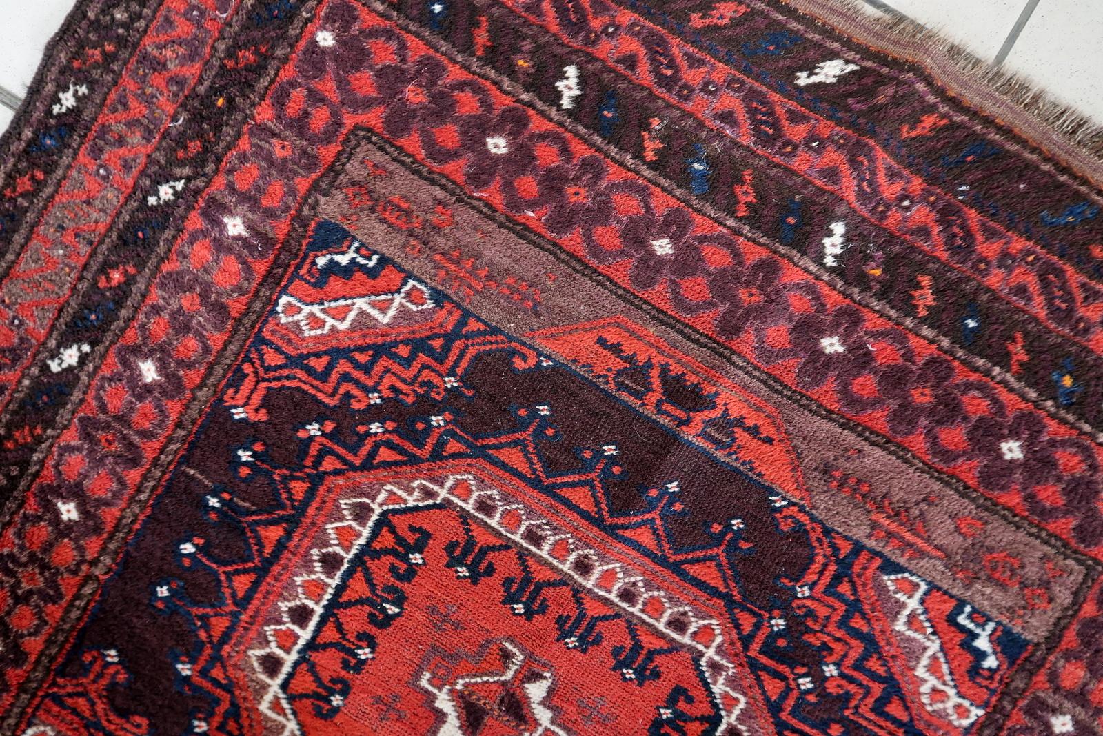 Français Antique Tapis Afghan Baluch noué à la main en rouge et marron 3.8' x 6.9' - 1C1195 en vente