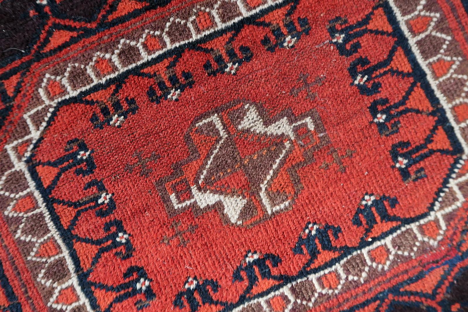 Antique Tapis Afghan Baluch noué à la main en rouge et marron 3.8' x 6.9' - 1C1195 en vente 1