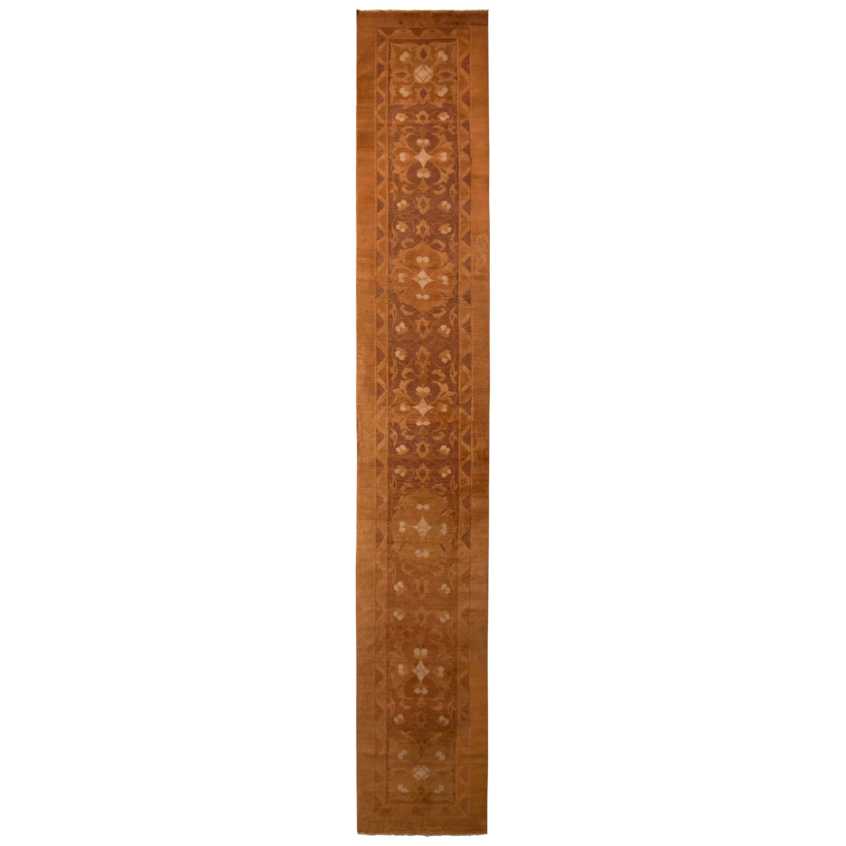 Tapis de couloir Agra ancien noué à la main beige et marron à motifs floraux par Rug & Kilim