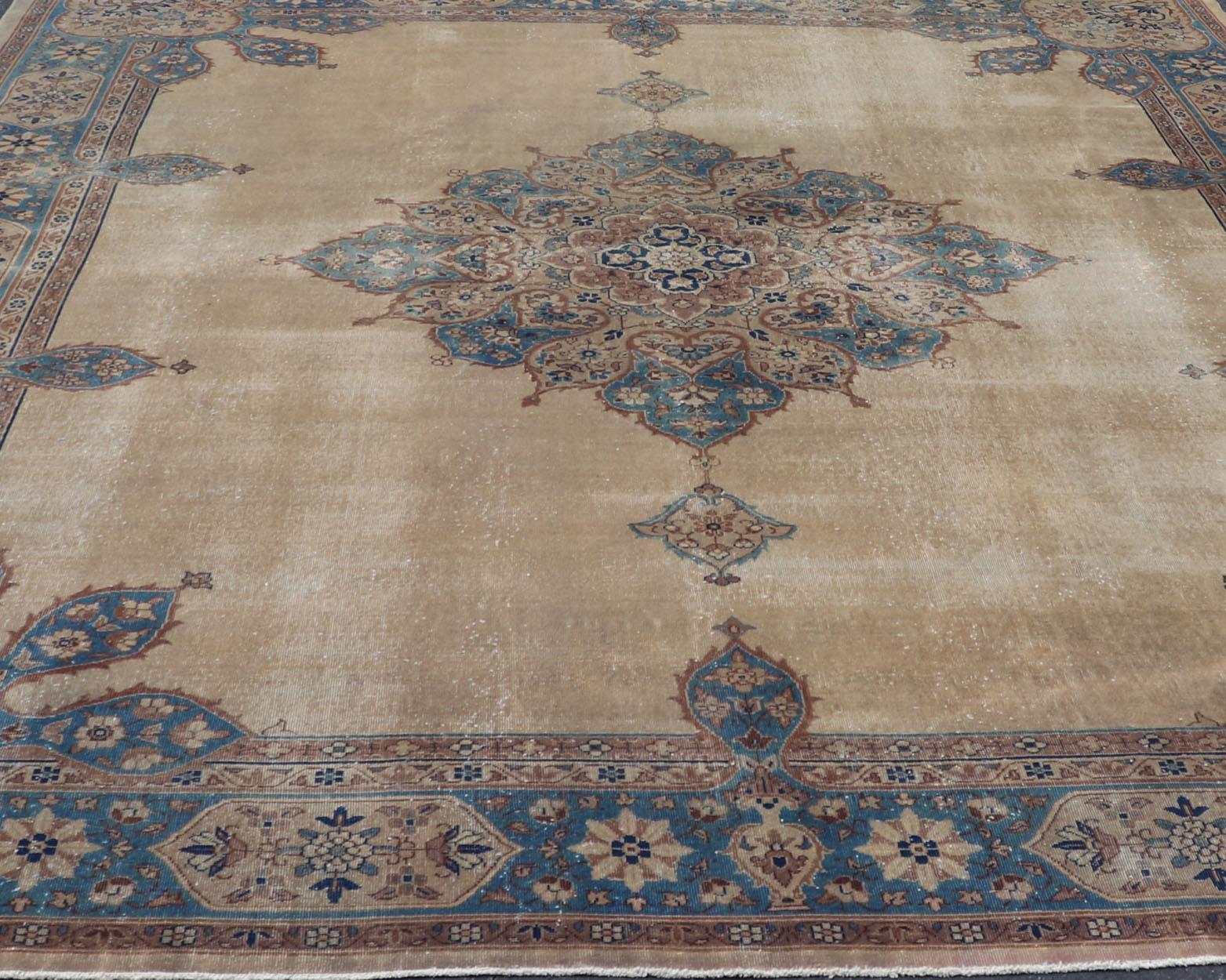 Antique Hand Knotted Amritsar Carpet in Taupe, Light Brown and Blue Accent's, Keivan Woven Arts / rug / TRA-5101. 1920 circa Early 20th Century. / Antique Amritsar, Antique Agra.
Measures: 12' x 15'.
This antique Amritsar features a classical design
